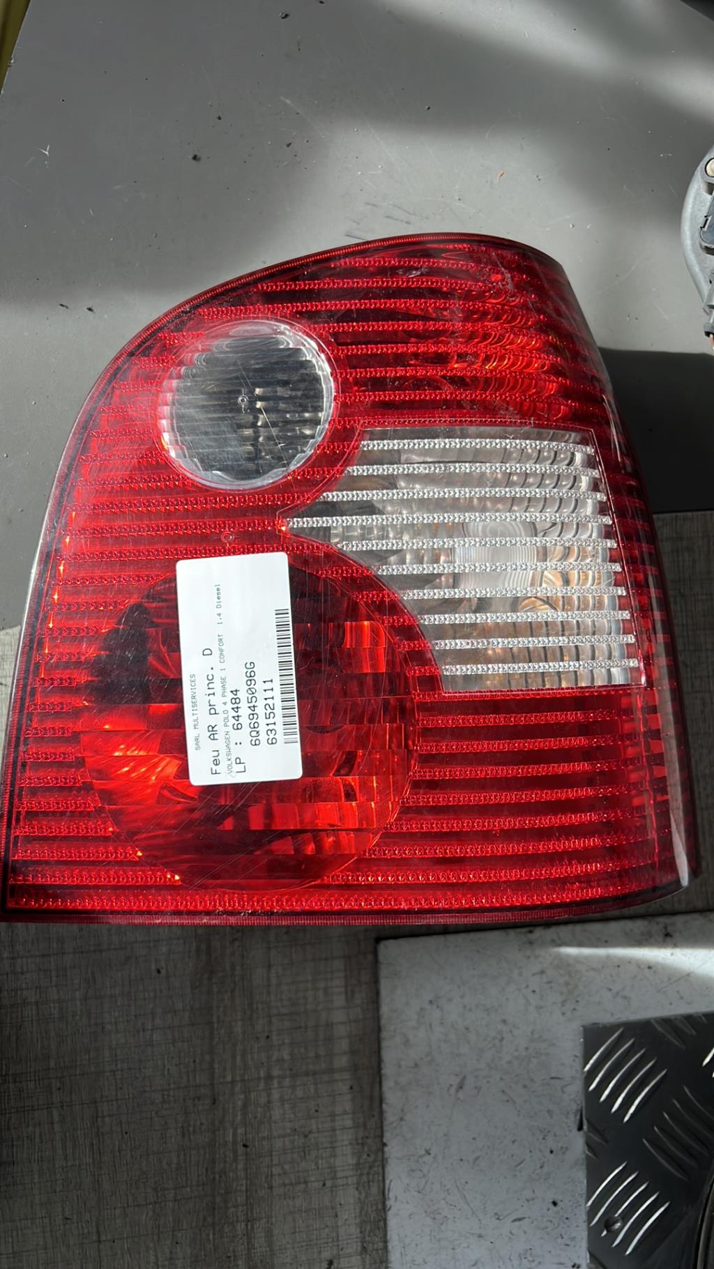 Fanale posteriore principale destro (luci) VOLKSWAGEN POLO 4 PHASE 1 Diésel - 1