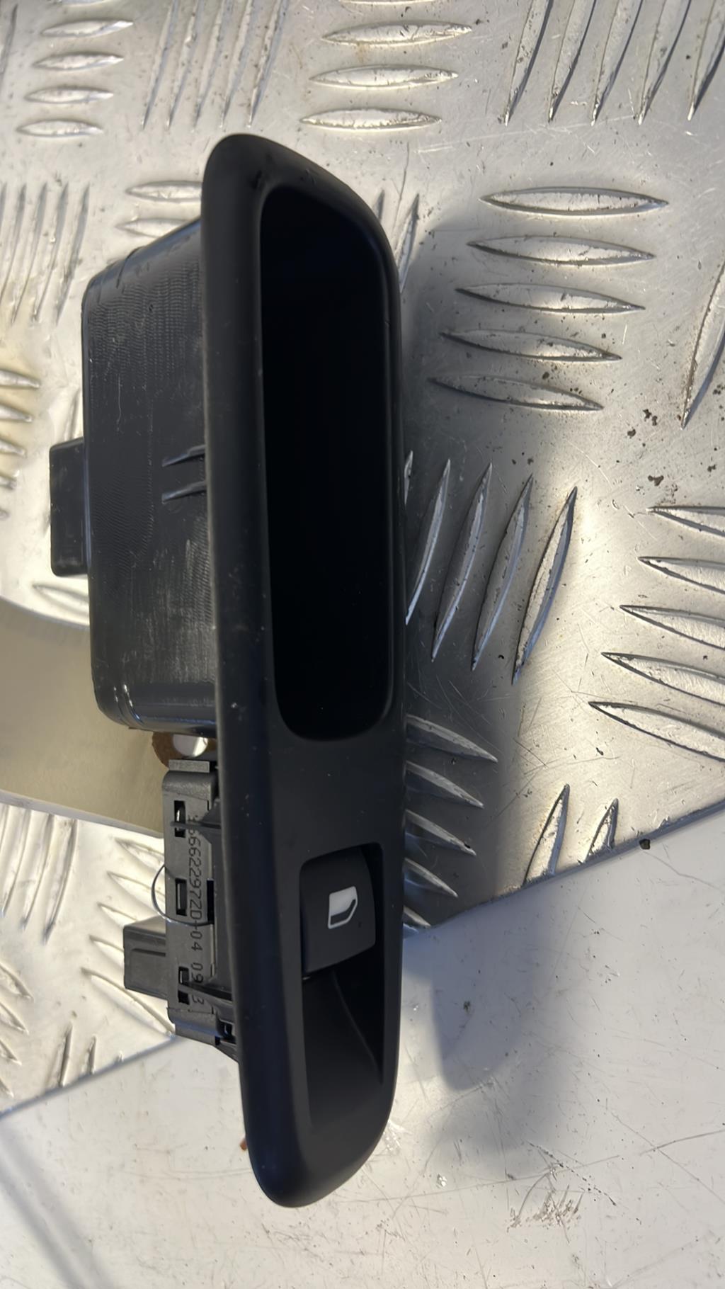 Interruttore lavacristalli anteriore destro PEUGEOT 3008 1 PHASE 1 Diésel - 1