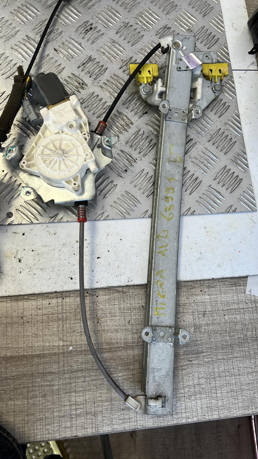 Alzacristalli elettrico anteriore destro NISSAN MICRA 3 PHASE 1 Gasolina - 1