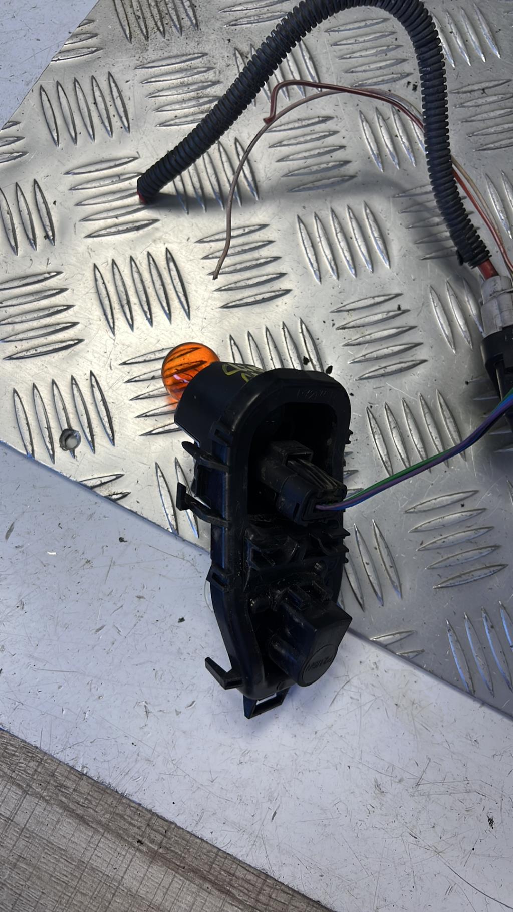 Base portalampade fanale posteriore destro RENAULT CLIO 4 PHASE 2 Diésel - 1