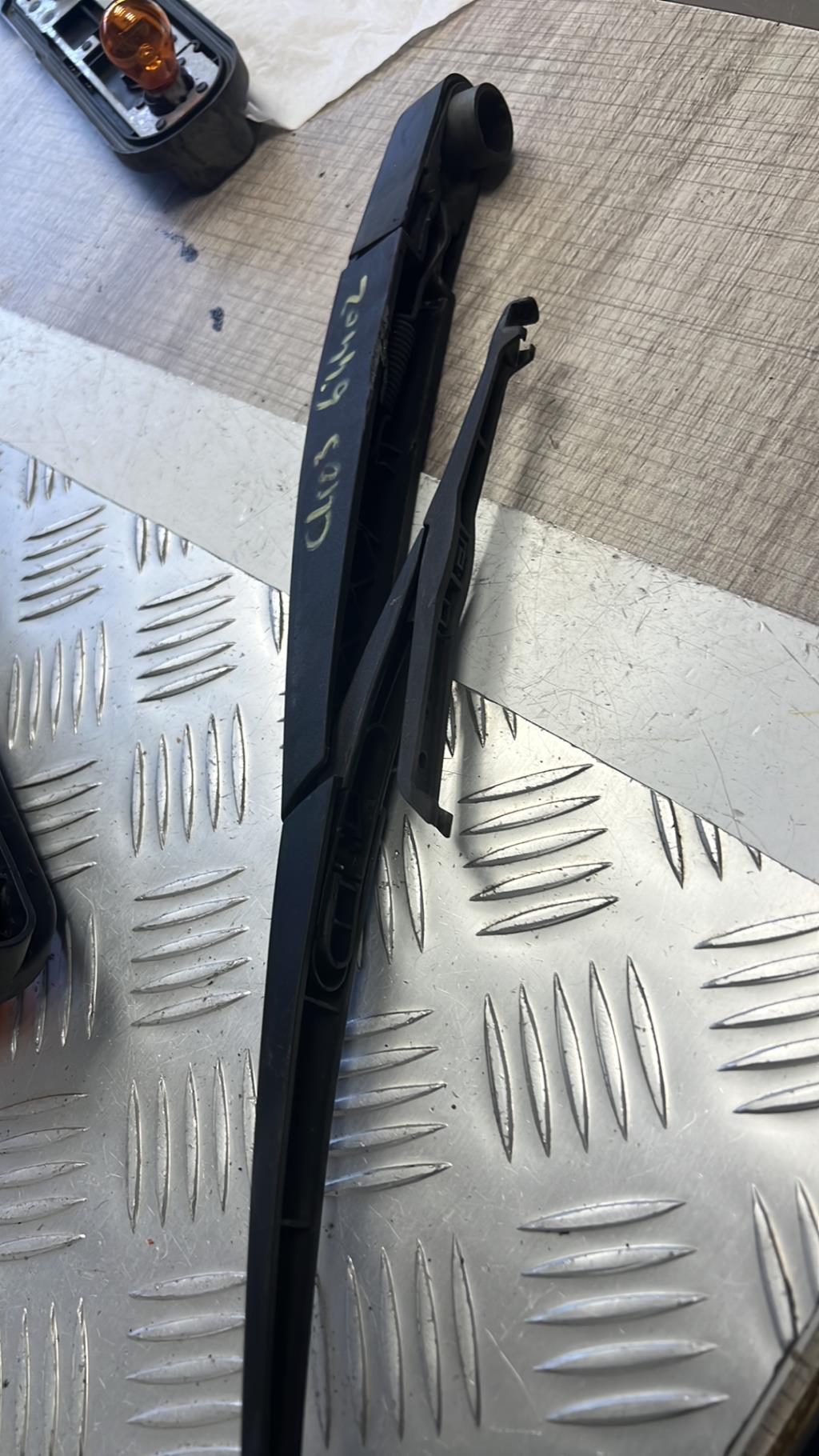 Braccio tergicristallo posteriore RENAULT CLIO 3 PHASE 2 BREAK Diésel - 1