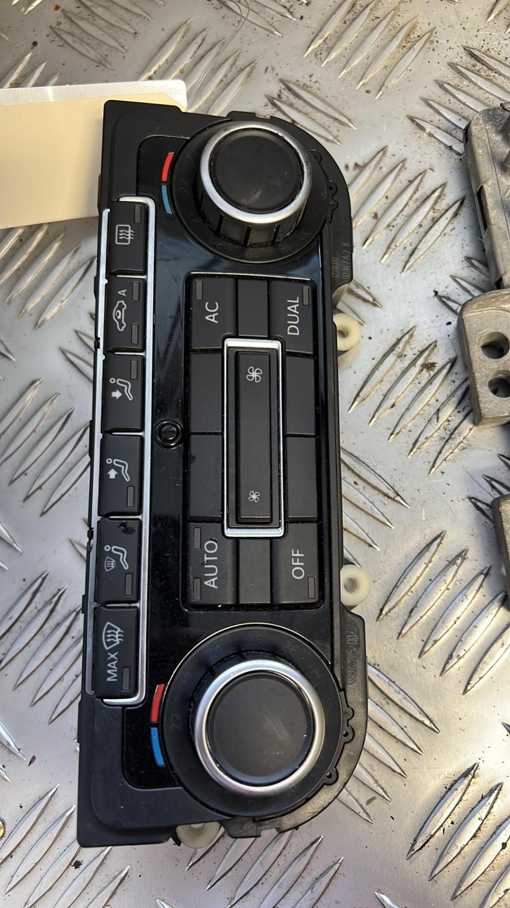 Commande chauffage VOLKSWAGEN GOLF PLUS PHASE 2 Diesel - 1