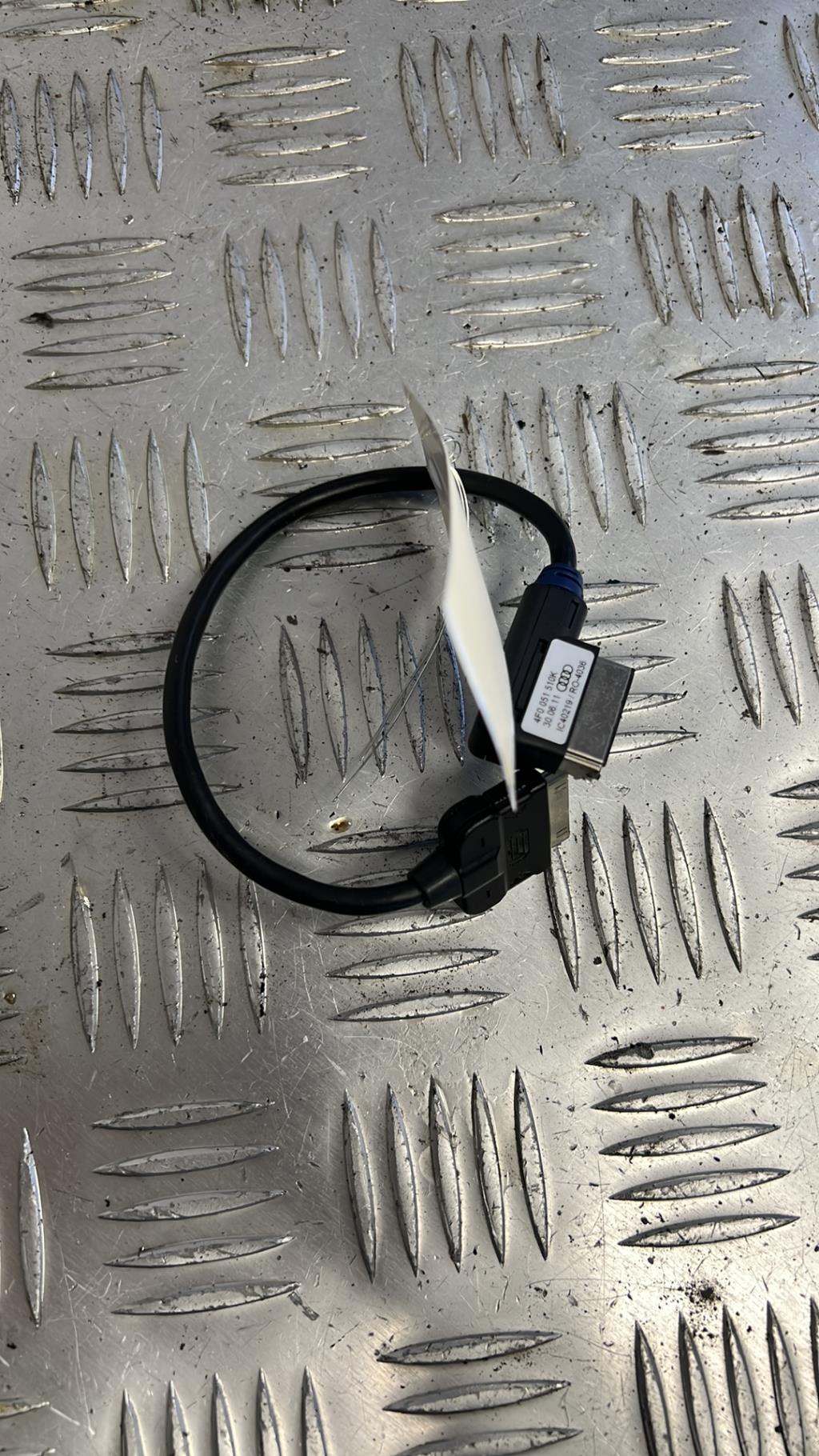 Prise port USB AUDI A5 1 COUPE PHASE 1  - 1