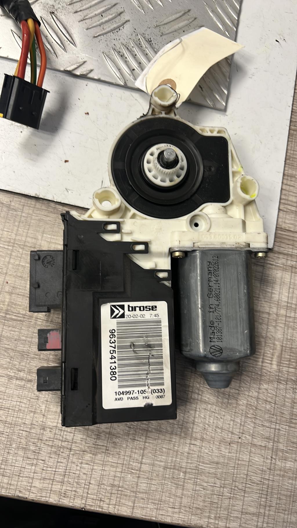 Motore alzacristalli anteriore destro CITROEN C5 1 PHASE 1 BREAK Diésel - 1