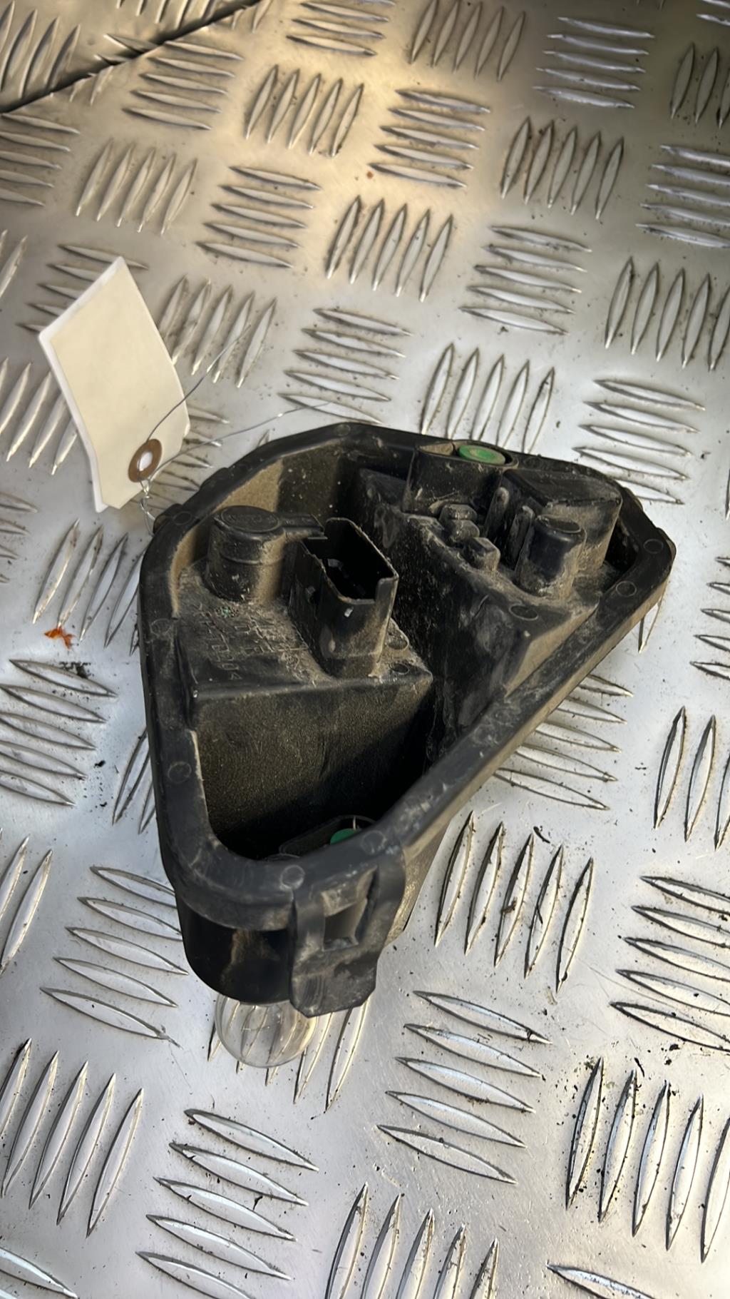 Base portalampade fanale posteriore destro RENAULT CLIO 3 PHASE 2 BREAK Diésel - 1