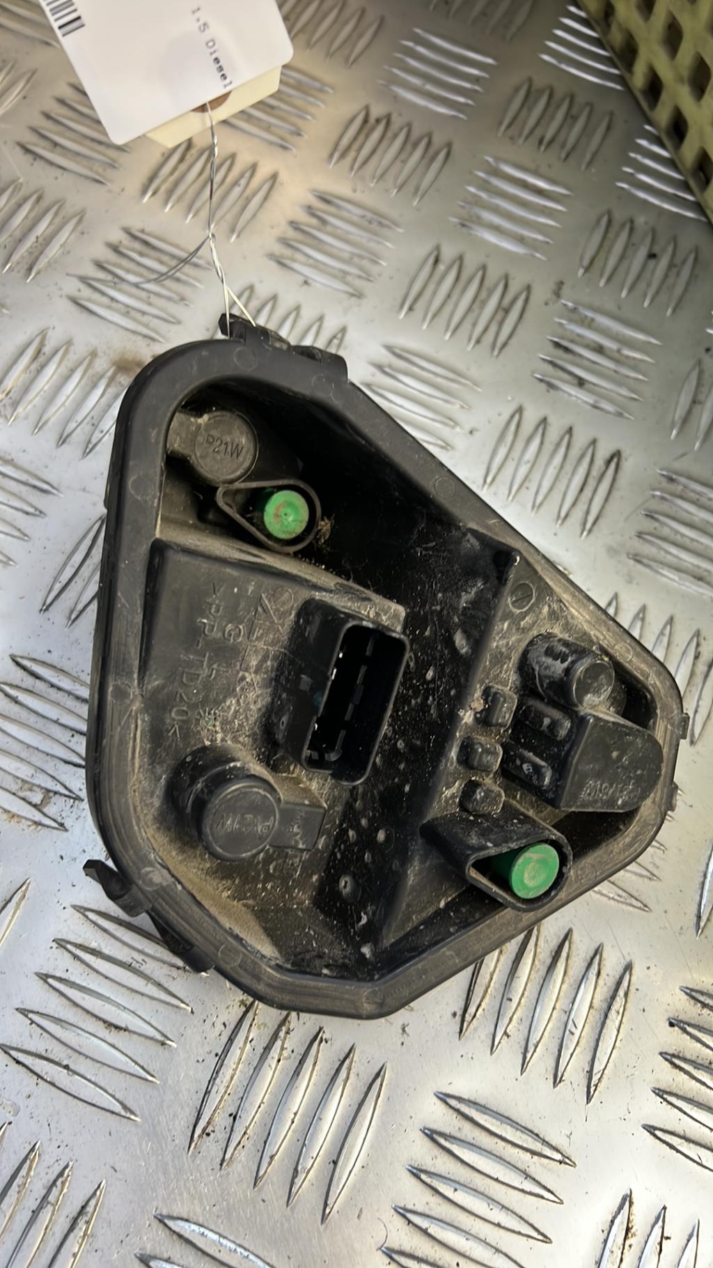 Base portalampade fanale posteriore destro RENAULT CLIO 3 PHASE 2 BREAK Diésel - 1