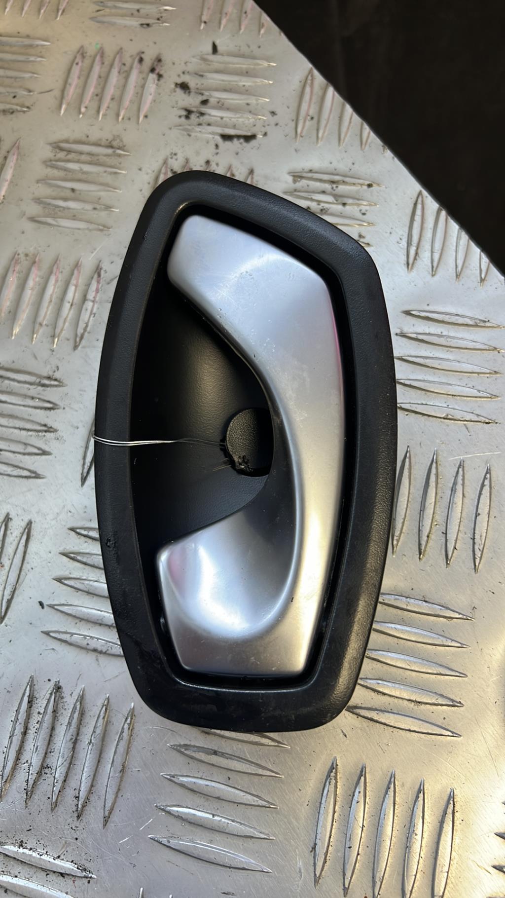Maniglia interna anteriore destra RENAULT CLIO 4 PHASE 2 Diésel - 1
