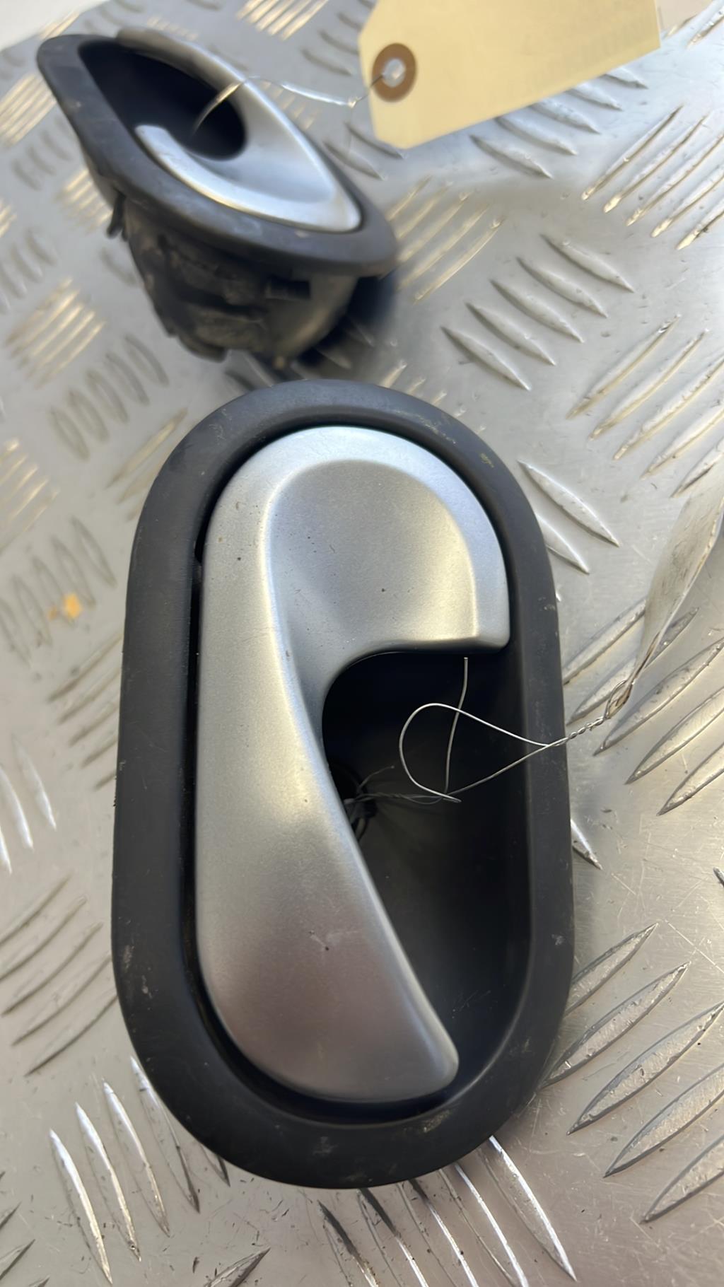 Maniglia interna anteriore sinistra RENAULT CLIO 3 PHASE 2 BREAK Diésel - 1