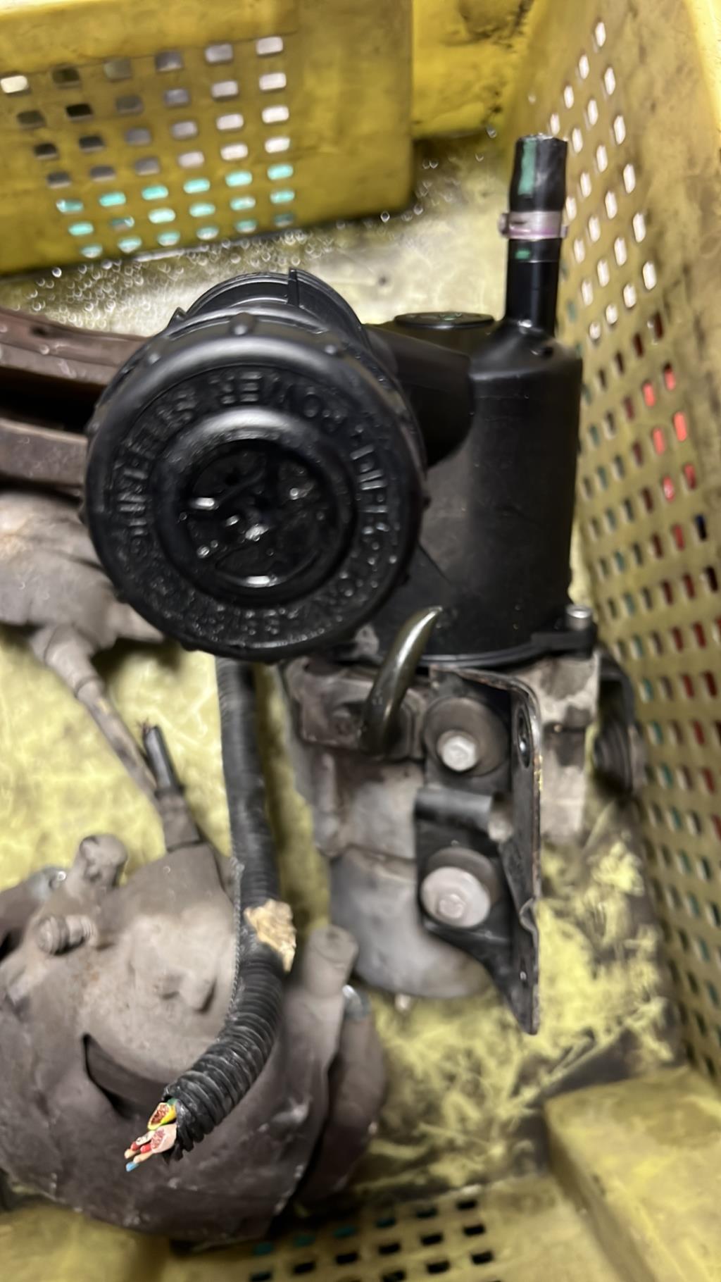 Pompe de direction CITROEN C4 1 PHASE 1 Diesel - 1