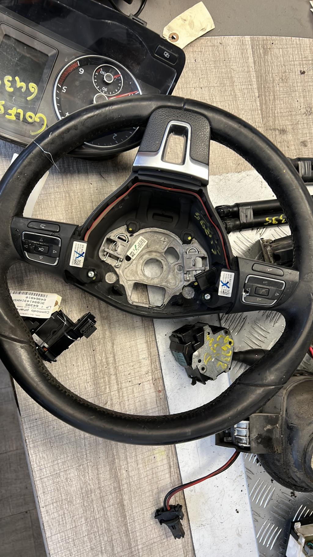 Volant VOLKSWAGEN GOLF PLUS PHASE 2 Diesel - 1