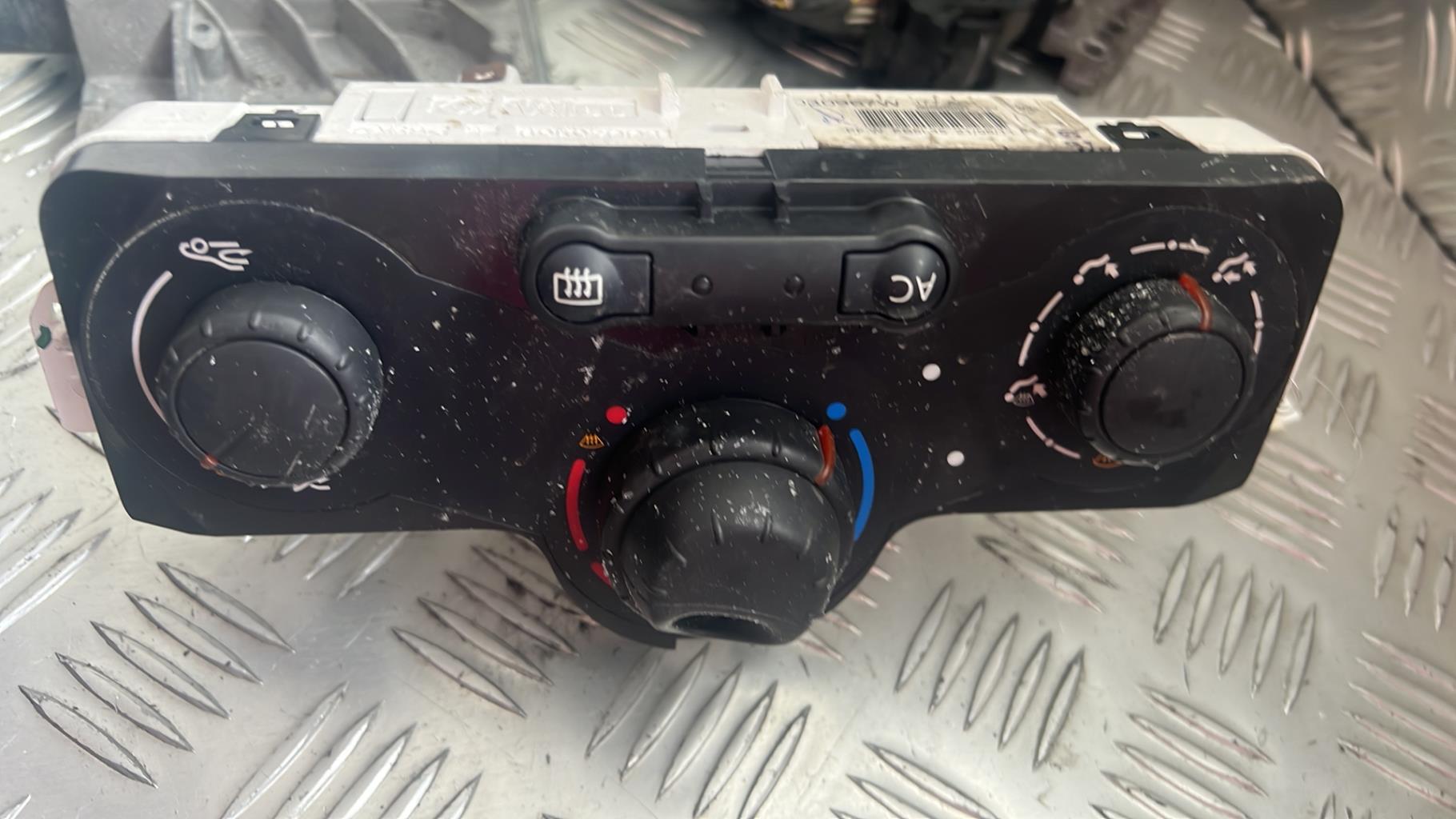 Commande chauffage RENAULT CLIO 3 PHASE 2 Essence - 1
