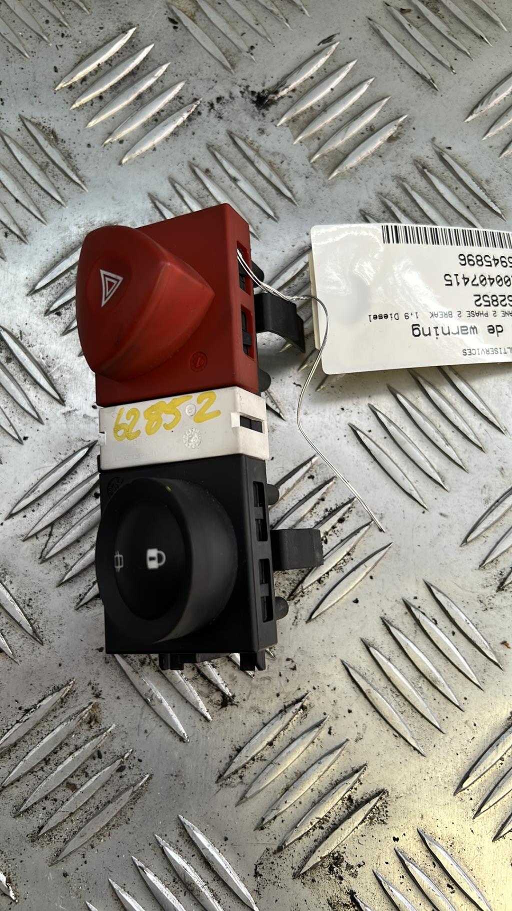 Bouton de warning RENAULT MEGANE 2 PHASE 2 BREAK Diesel - 1