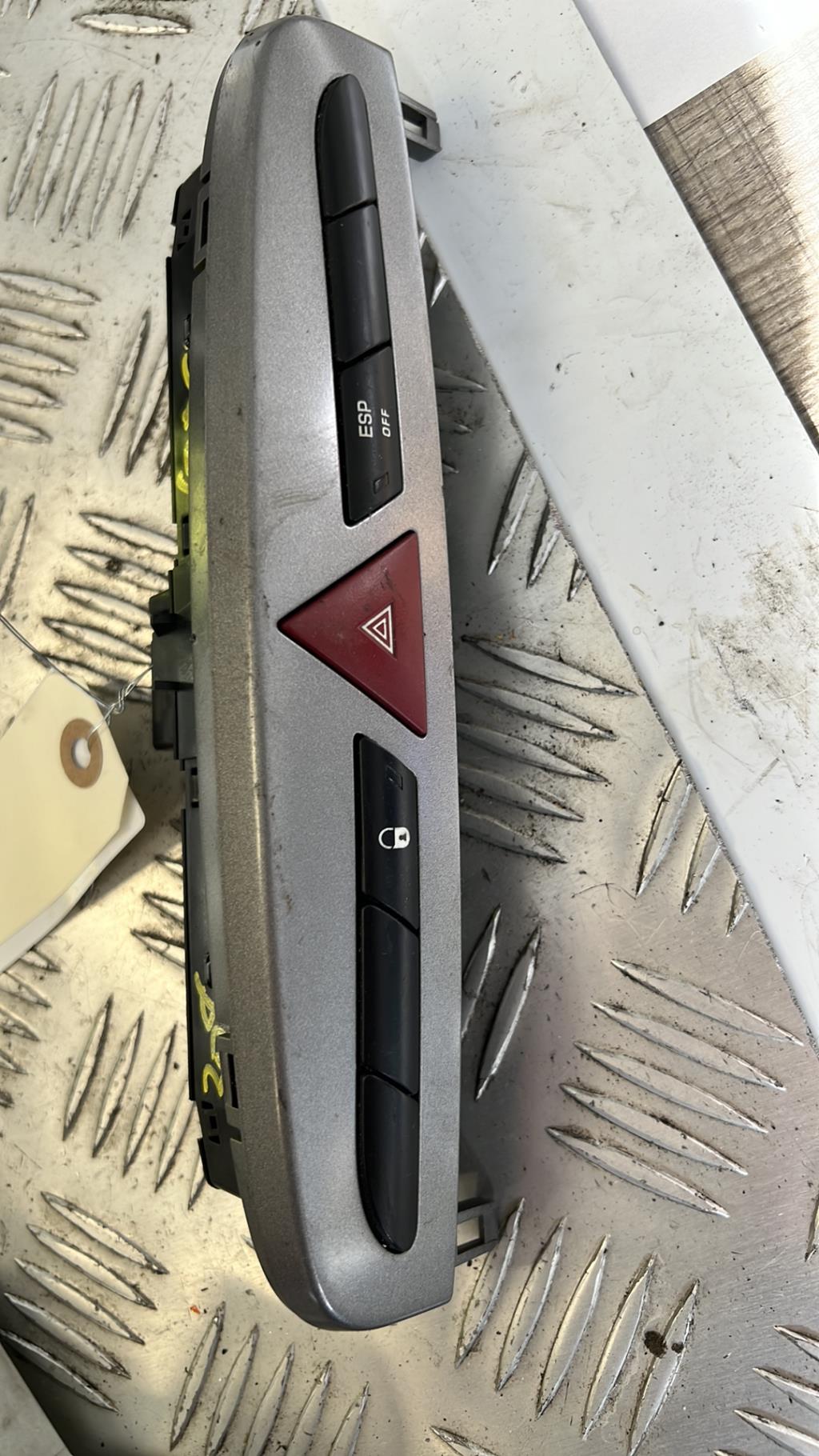 Bouton de warning PEUGEOT 308 1 PHASE 2 Diesel - 1