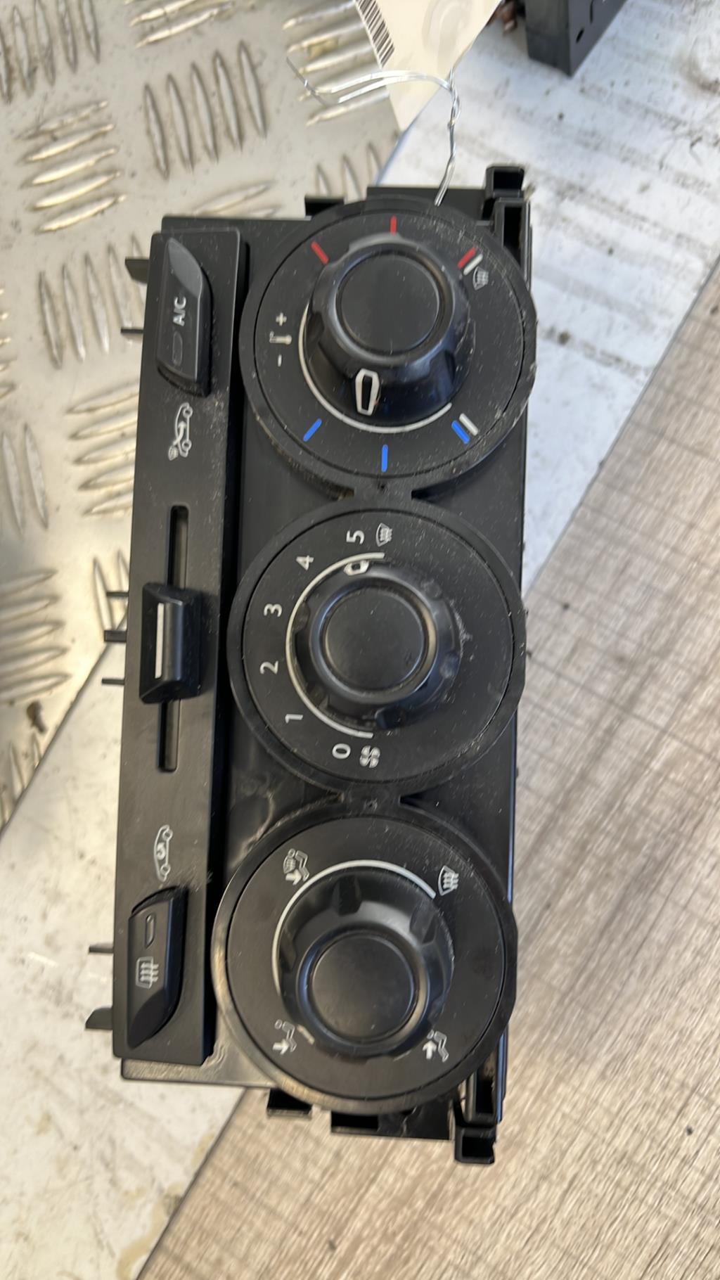 Commande chauffage CITROEN C3 2 PHASE 1 Essence - 1