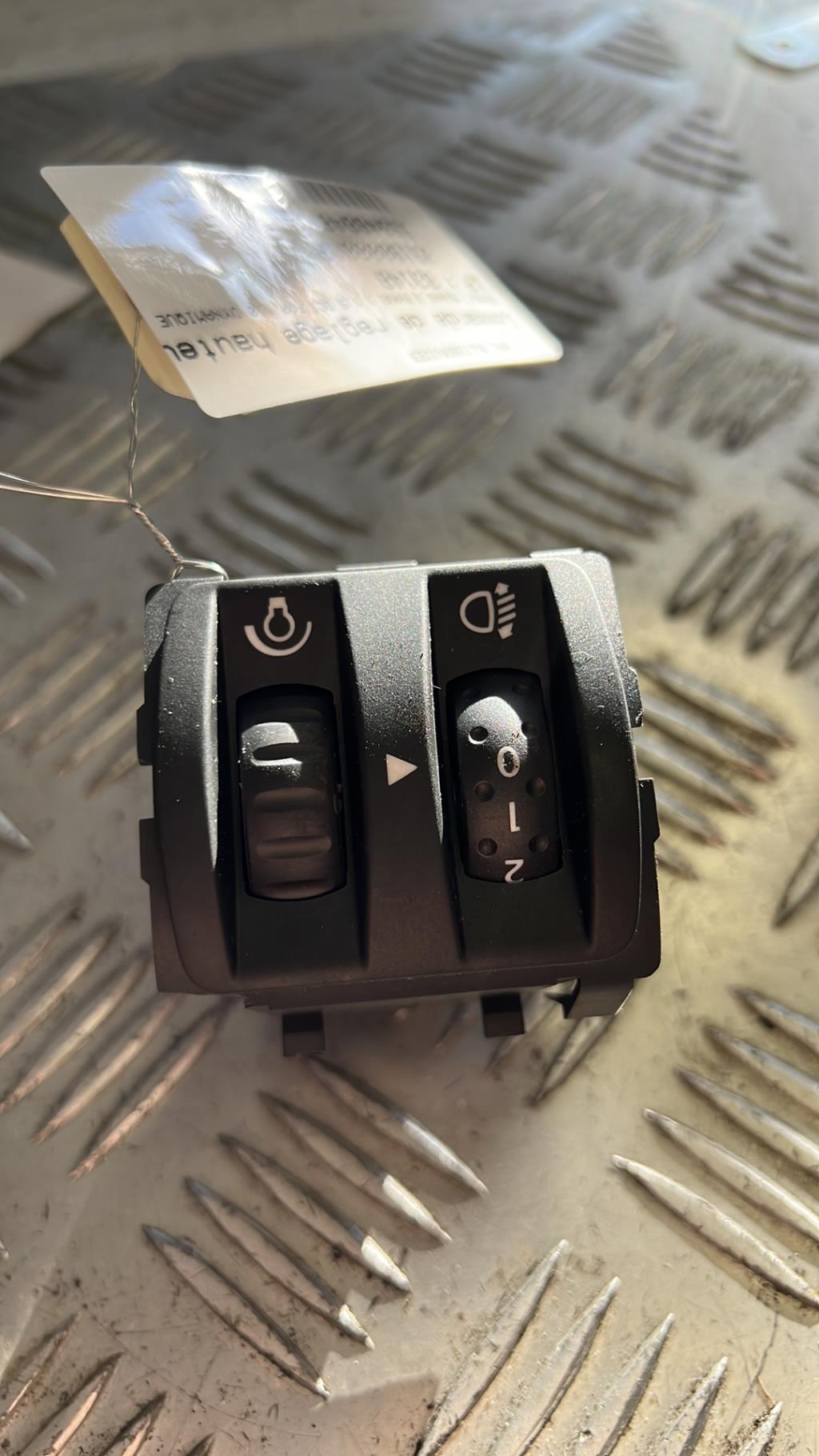 Commande de reglage hauteur de phare RENAULT MEGANE 3 PHASE 1 Diesel - 1