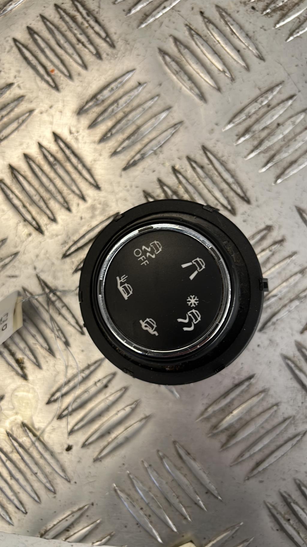 Bouton/Interrupteur PEUGEOT 3008 1 PHASE 1 Diesel - 1