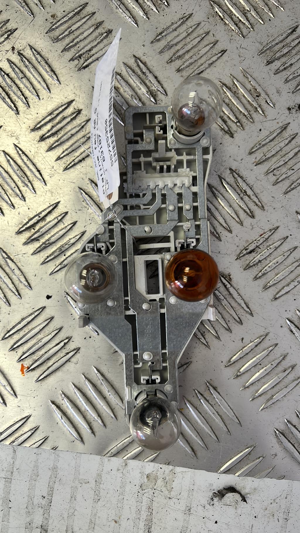 Base portalampade fanale posteriore sinistro SKODA OCTAVIA 2 PHASE 2 BREAK Diésel - 1