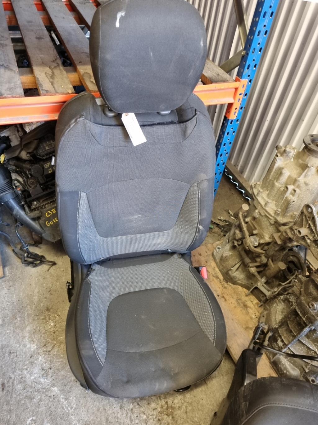 Siege avant droit RENAULT CAPTUR 1 PHASE 1 Essence - 1