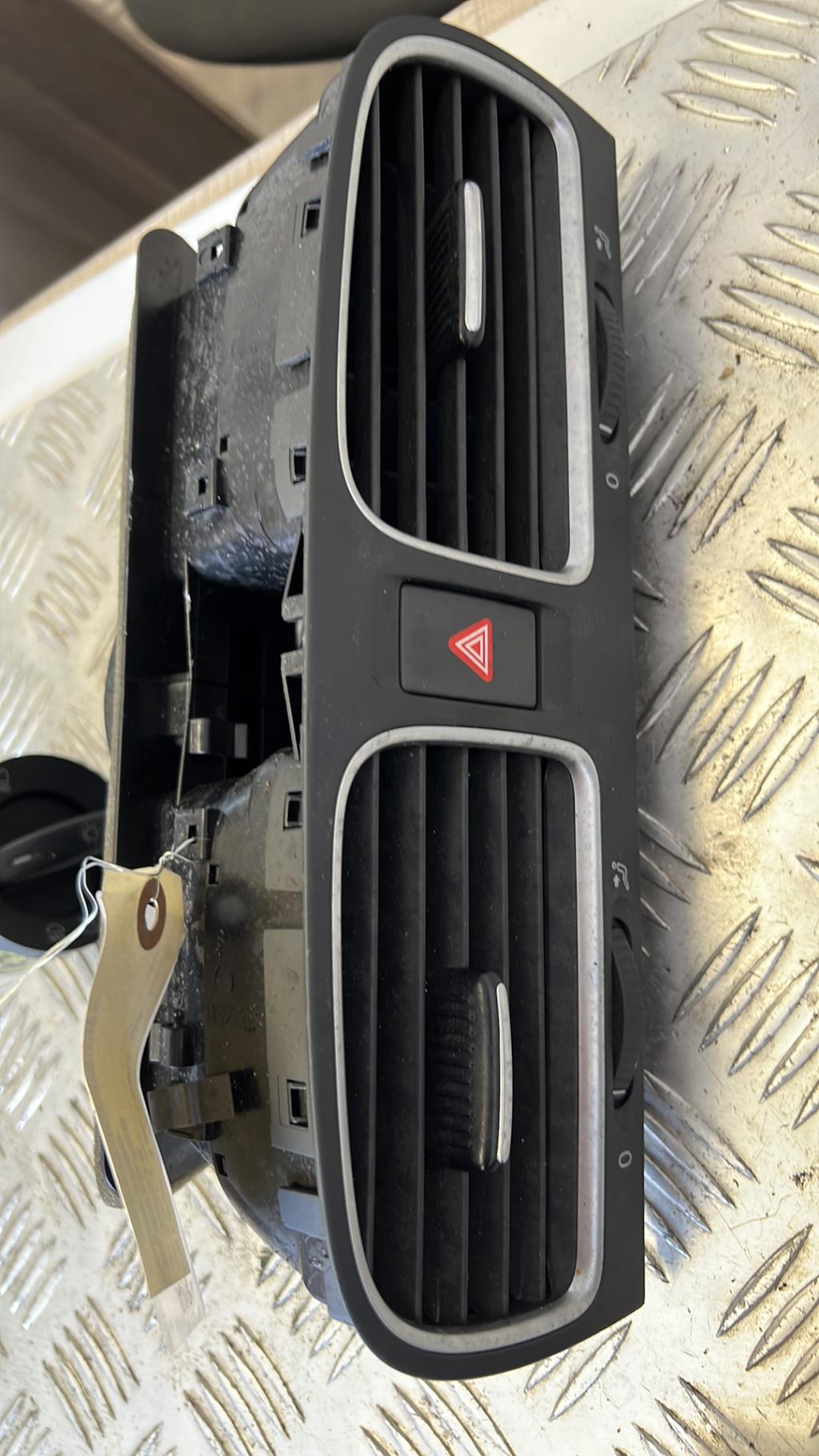 Bocchetta aerazione cruscotto VOLKSWAGEN GOLF 6 Gasolina - 1