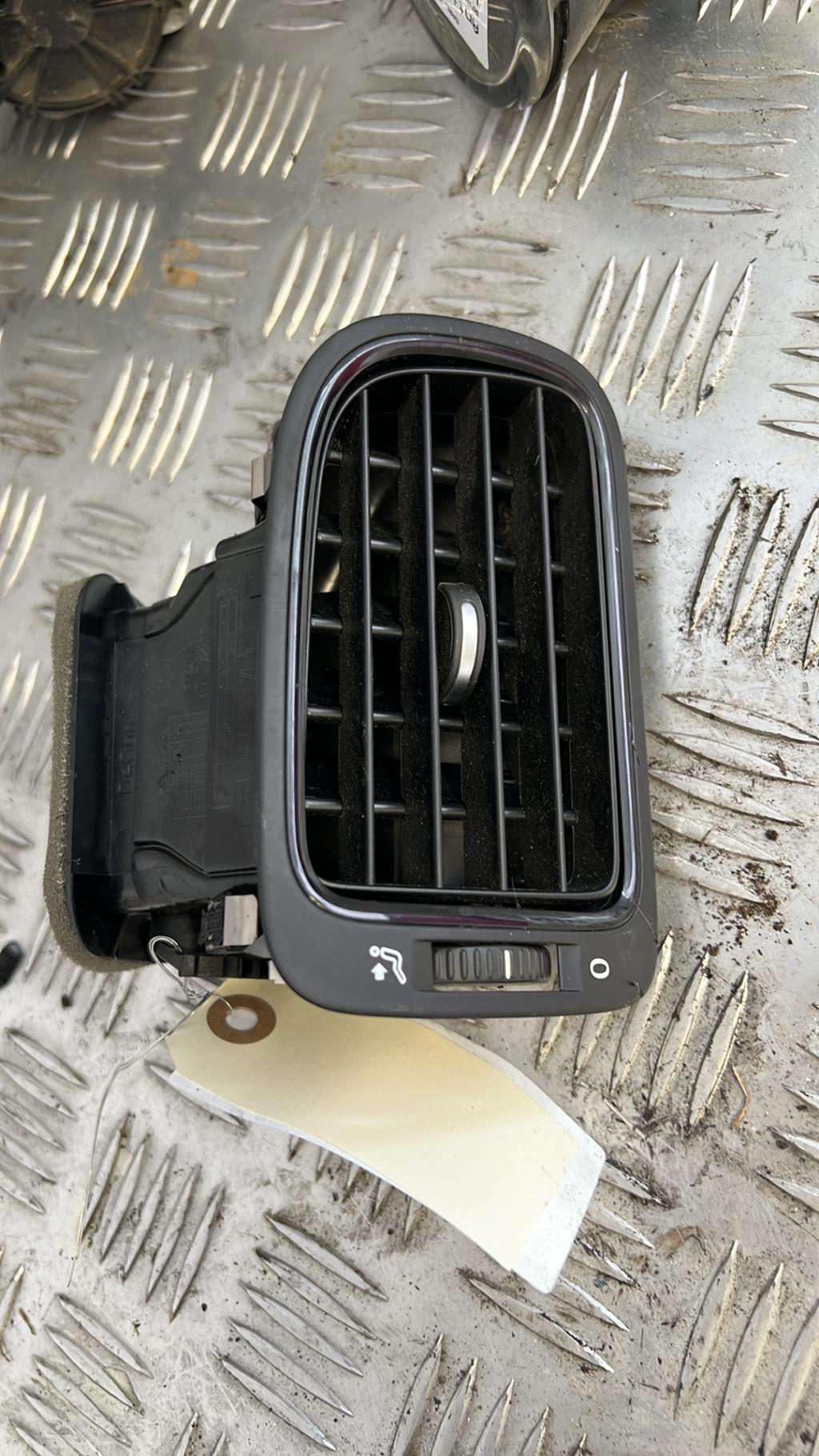 Bocchetta aerazione cruscotto anteriore destra VOLKSWAGEN POLO 5 PHASE 1 Diésel - 1