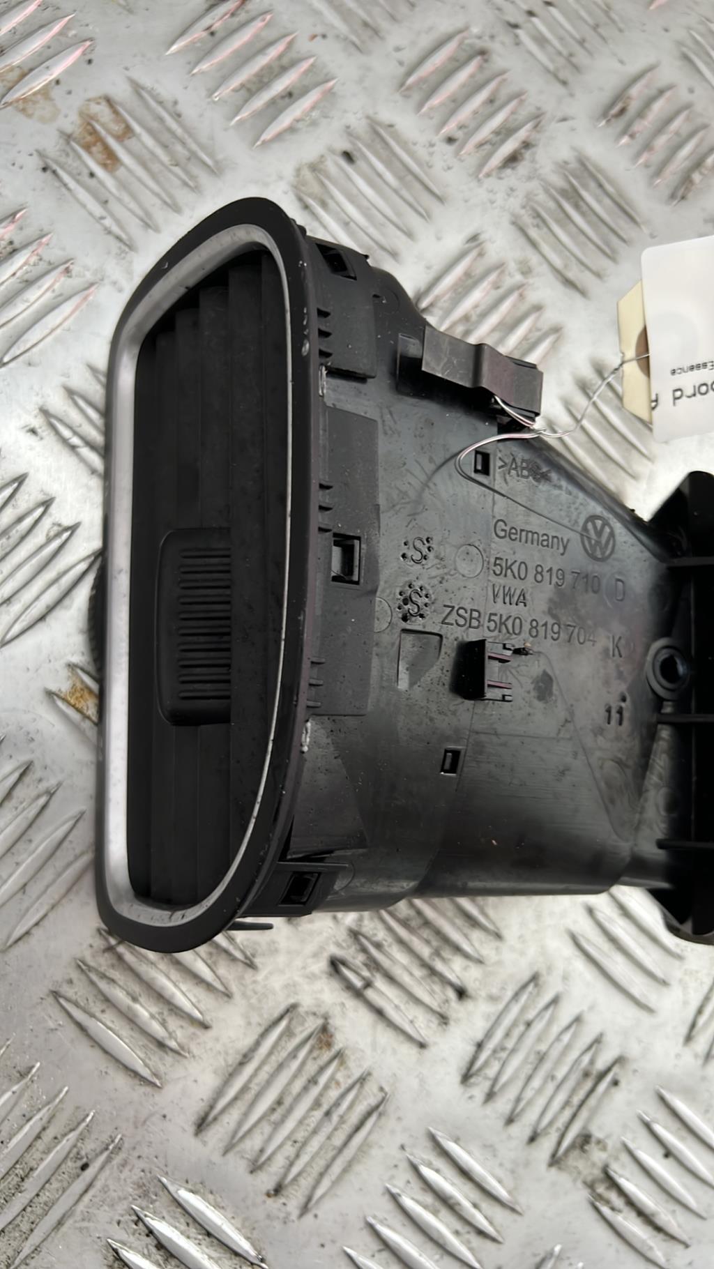 Bocchetta aerazione cruscotto anteriore destra VOLKSWAGEN GOLF 6 Gasolina - 1