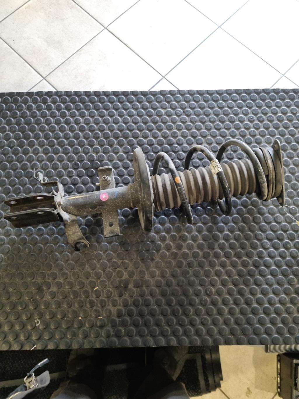 Ammortizzatore anteriore sinistro RENAULT CLIO 4 PHASE 1 Gasolina - 1