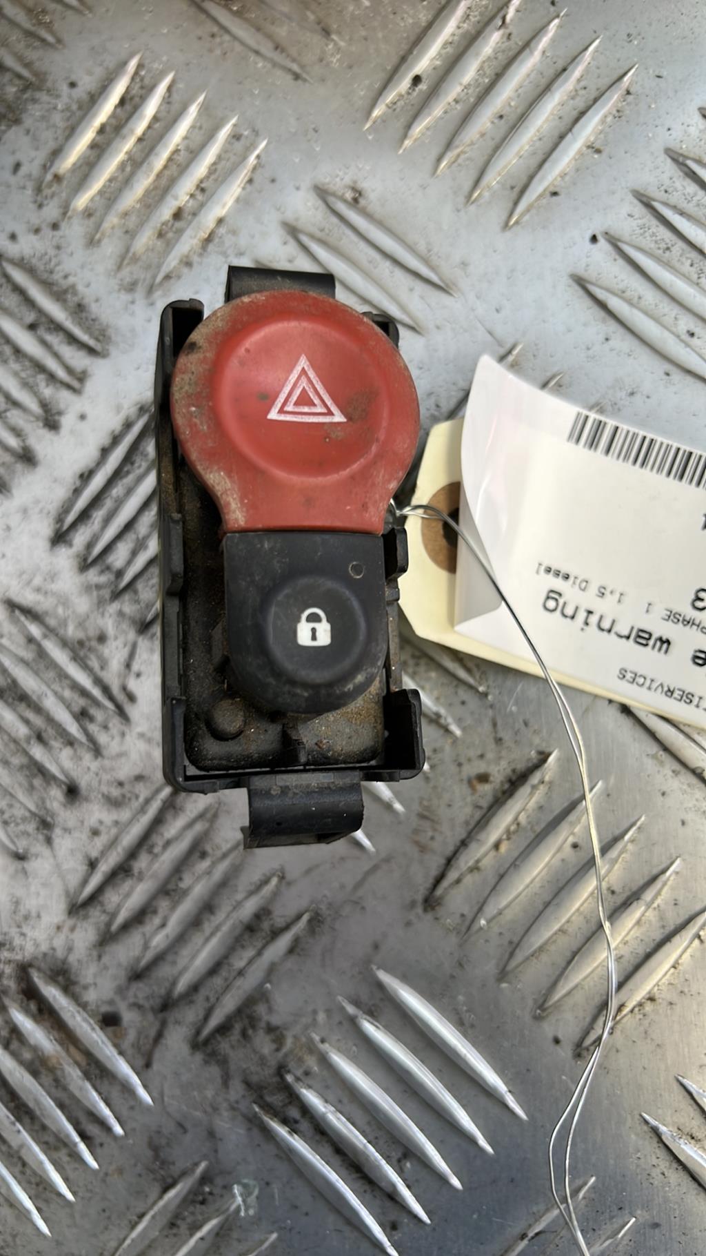 Bouton de warning RENAULT KANGOO 2 PHASE 1 Diesel - 1
