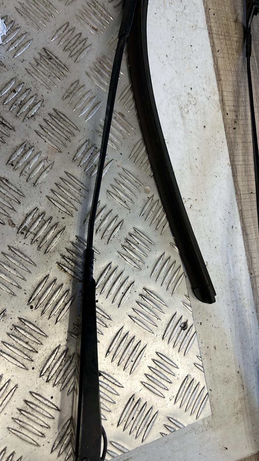 Braccio tergicristallo anteriore destro CITROEN C4 GRAND PICASSO 2 PHASE 1 Diésel - 1
