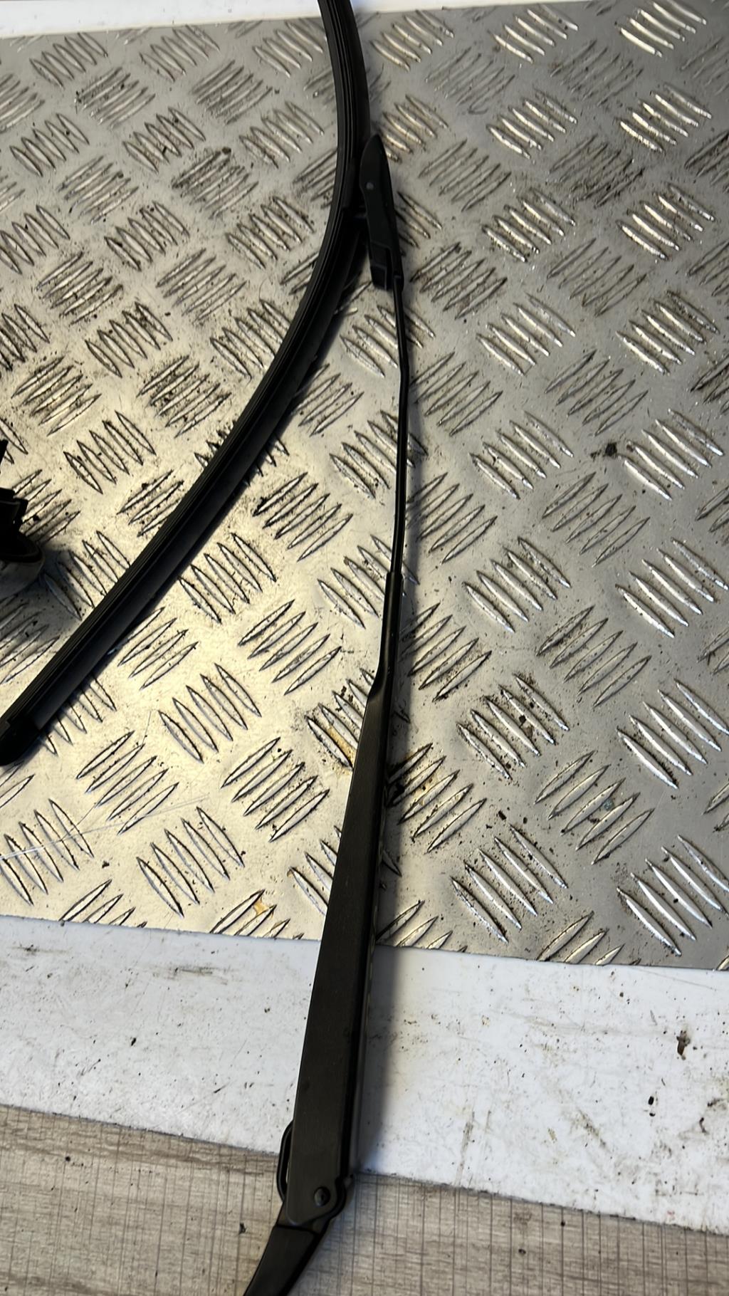 Braccio tergicristallo anteriore sinistro CITROEN C3 2 PHASE 1 Diésel - 1