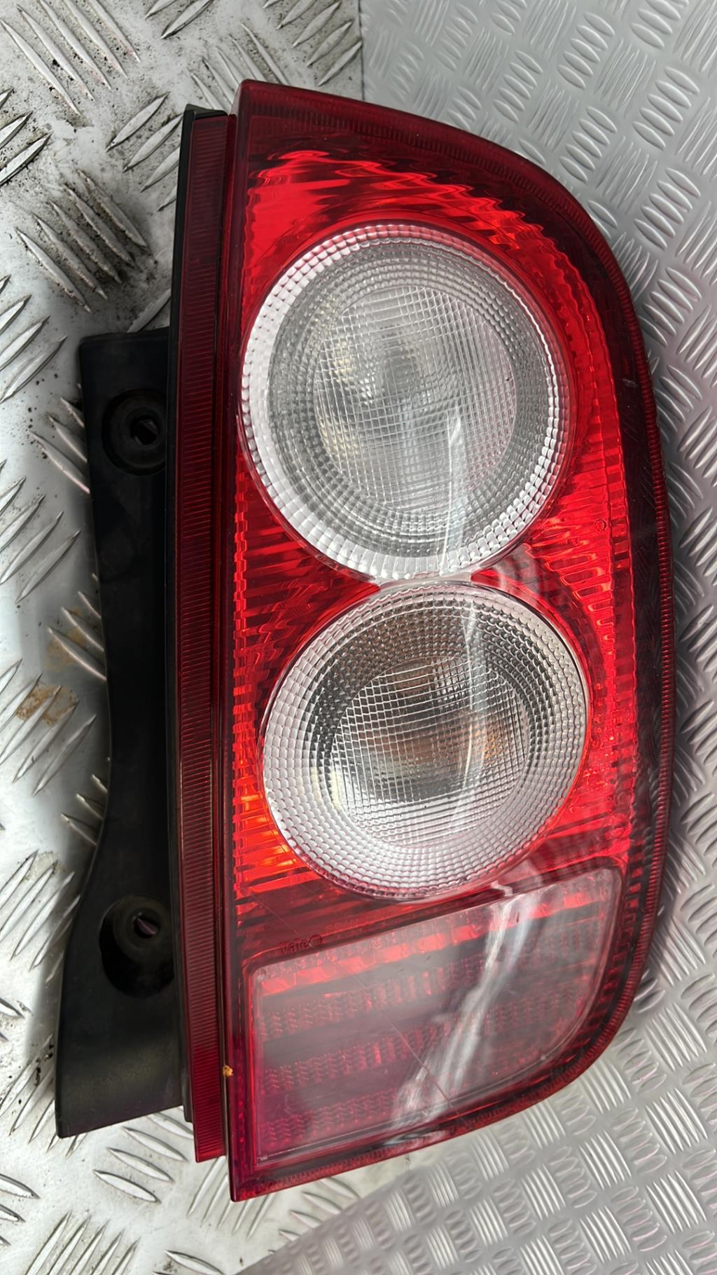 Fanale posteriore principale destro (luci) NISSAN MICRA 3 PHASE 1 Gasolina - 1