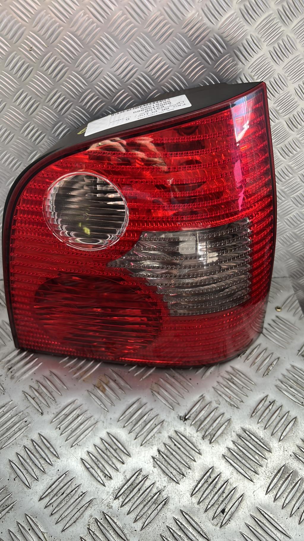 Fanale posteriore principale destro (luci) VOLKSWAGEN POLO 4 PHASE 1 Gasolina - 1