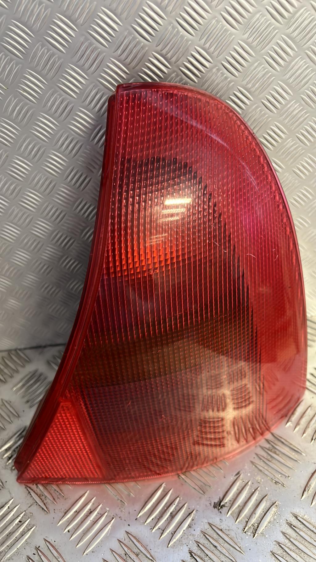 Fanale posteriore principale destro (luci) RENAULT CLIO 2 PHASE 1 Gasolina - 1
