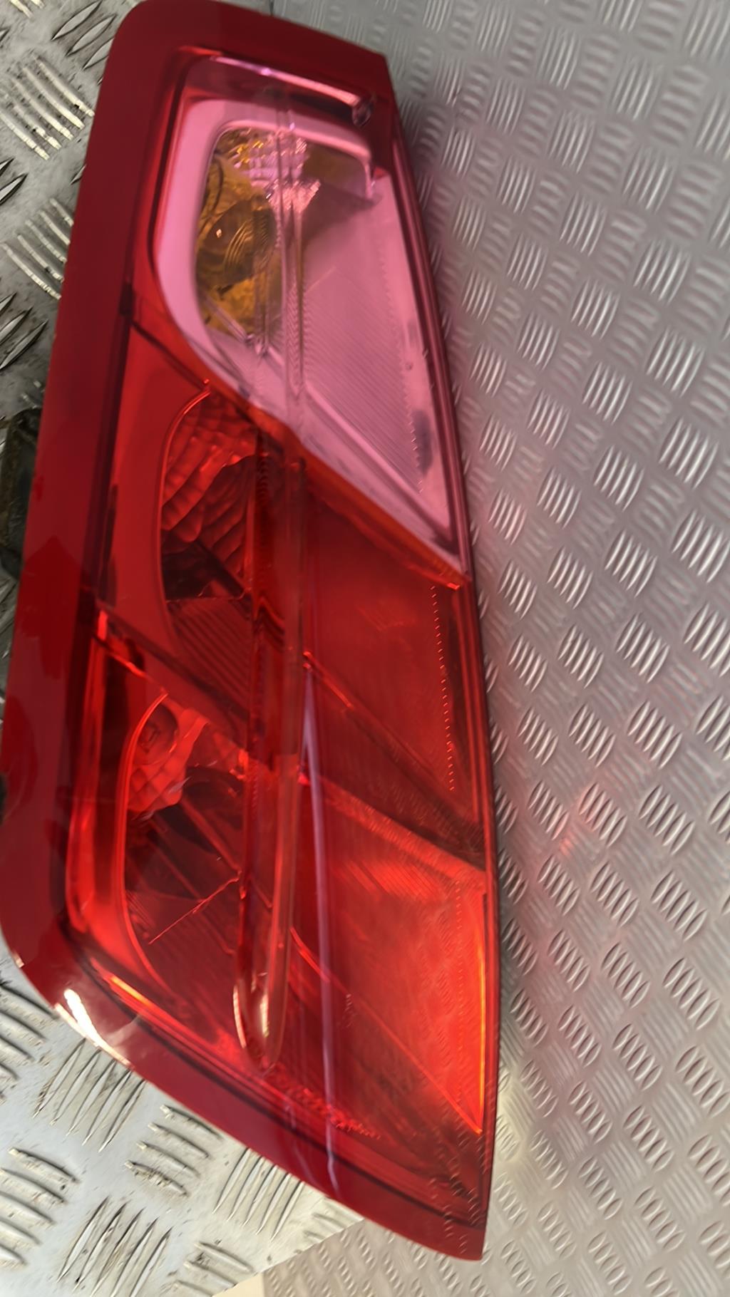 Fanale posteriore principale sinistro (luci) FIAT GRANDE PUNTO Diésel - 1