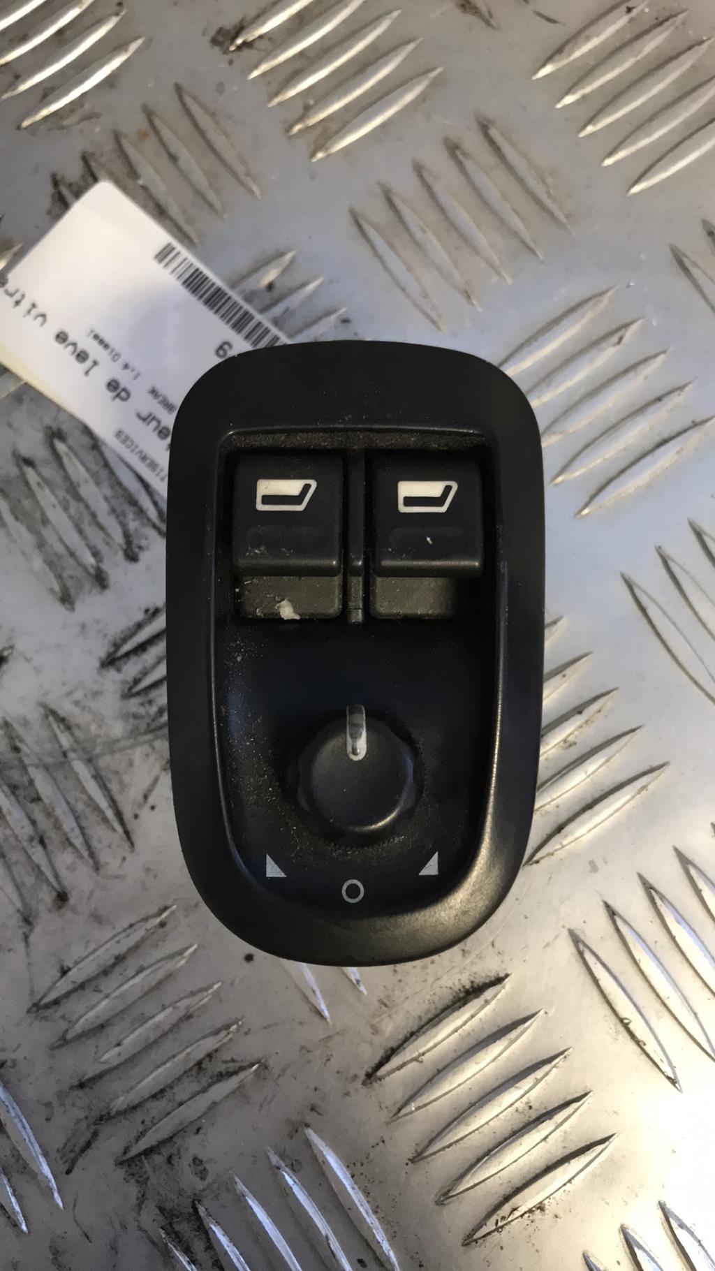 Interruttore lavacristalli anteriore sinistro PEUGEOT 206 PHASE 1 BREAK Diésel - 1