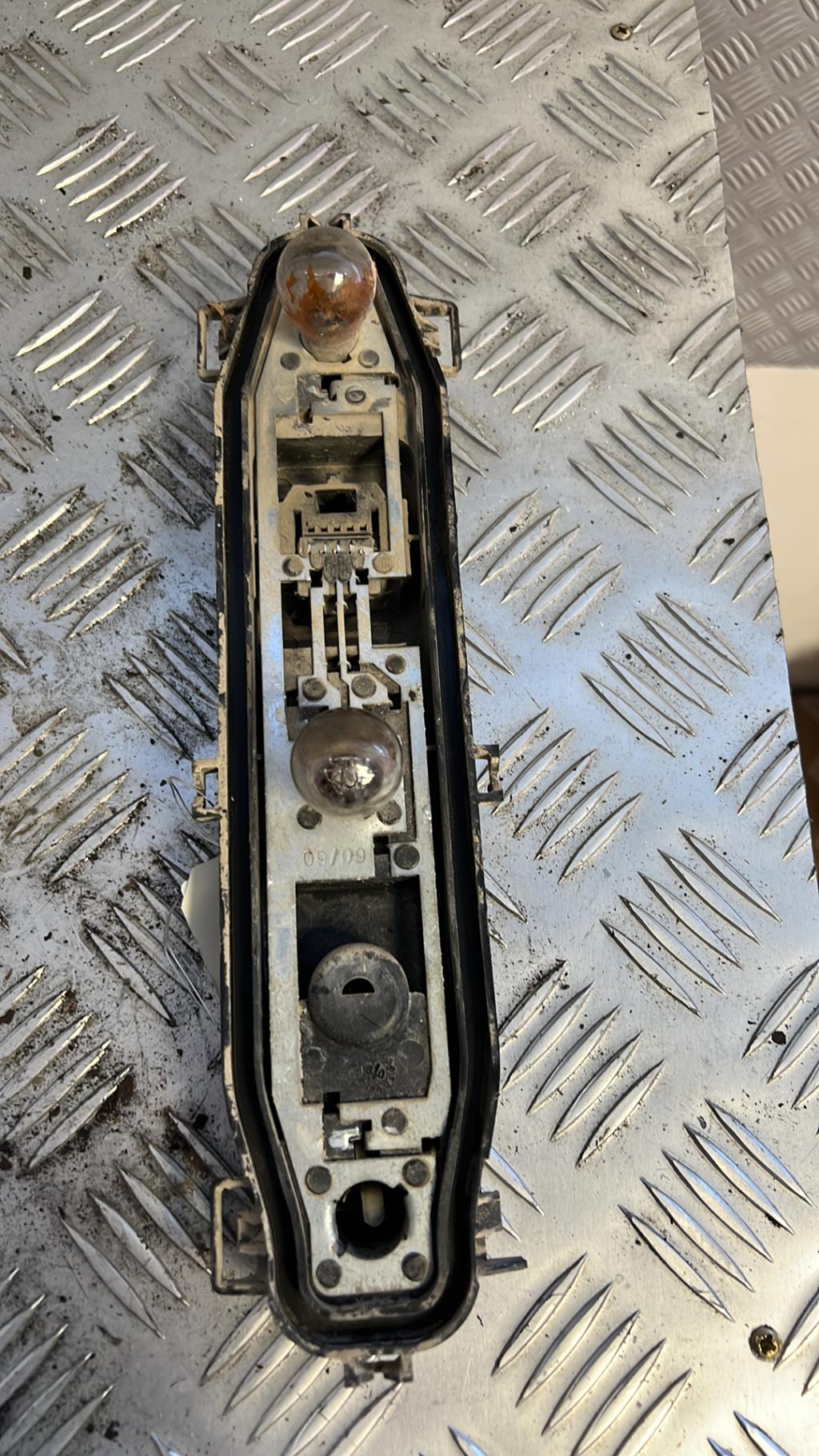 Base portalampade fanale posteriore sinistro RENAULT KANGOO 2 PHASE 1 Diésel - 1
