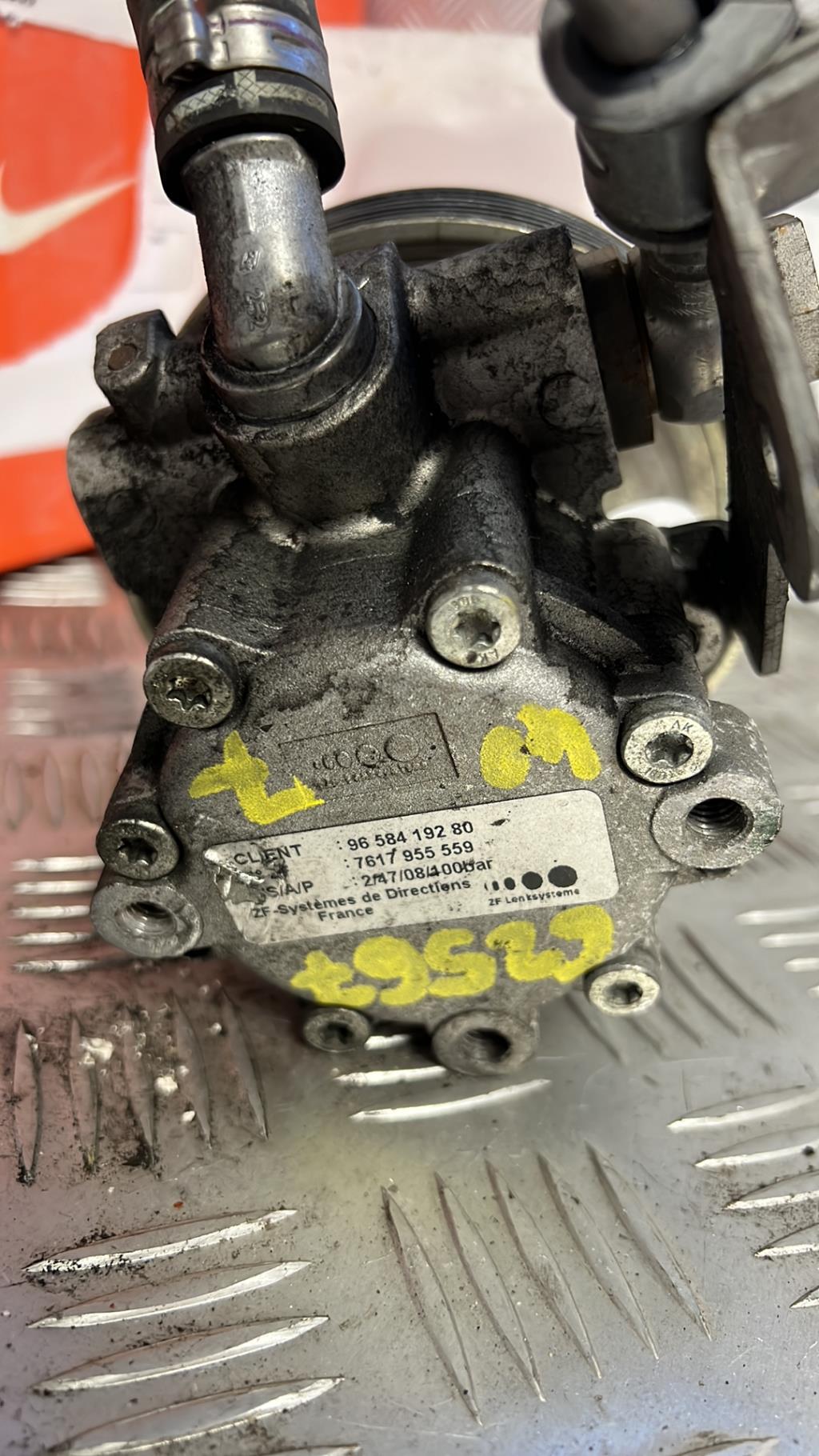 Pompe de direction PEUGEOT 407 PHASE 1 Diesel - 1