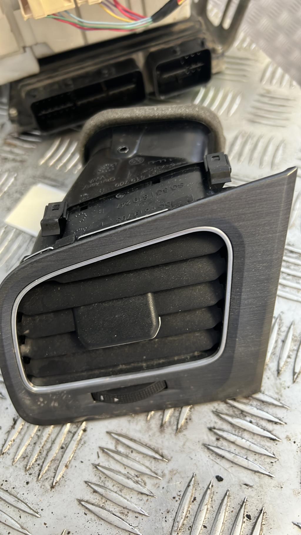 Bocchetta aerazione cruscotto anteriore sinistra VOLKSWAGEN GOLF 7 PHASE 1 Diésel - 1