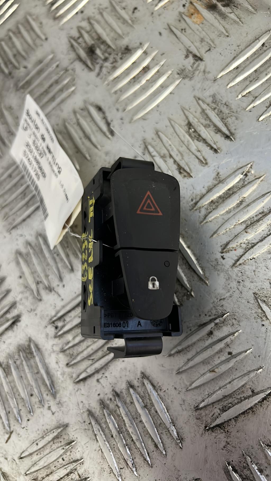 Bouton de warning RENAULT SCENIC 3 PHASE 3 Diesel - 1