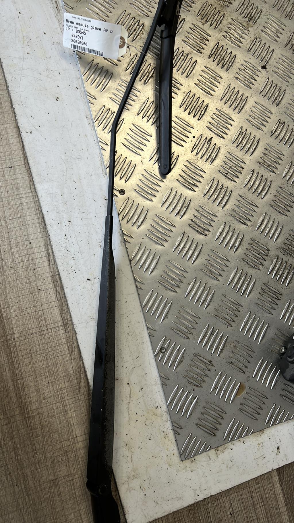Braccio tergicristallo anteriore destro PEUGEOT 1007 Diésel - 1