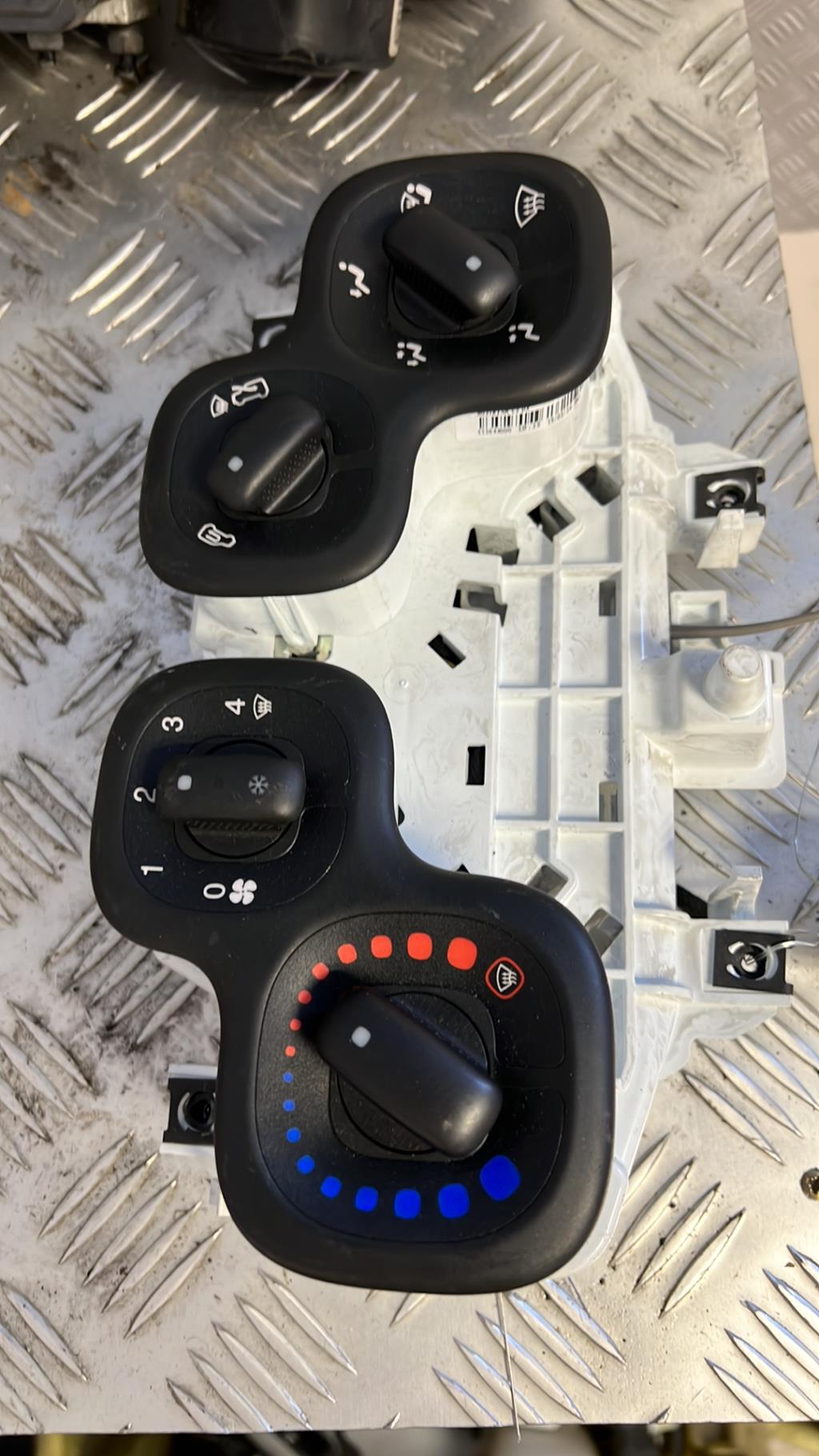 Commande chauffage FIAT PANDA 3 Essence - 1