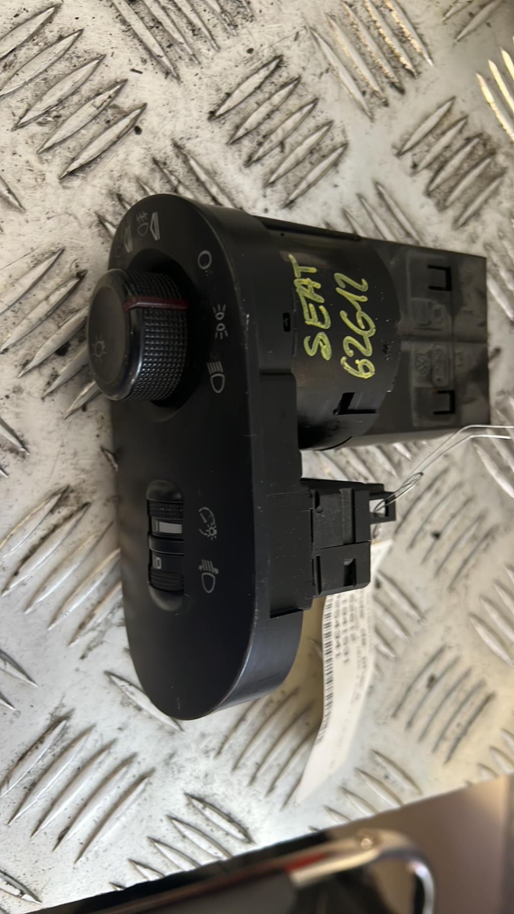 Commande de phare SEAT IBIZA 3 PHASE 1 Diesel - 1