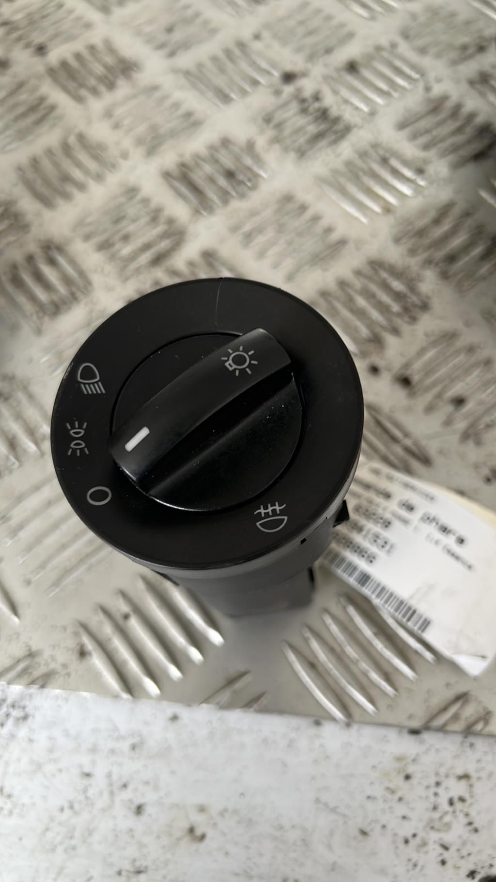 Commande de phare VOLKSWAGEN POLO 4 PHASE 1 Essence - 1