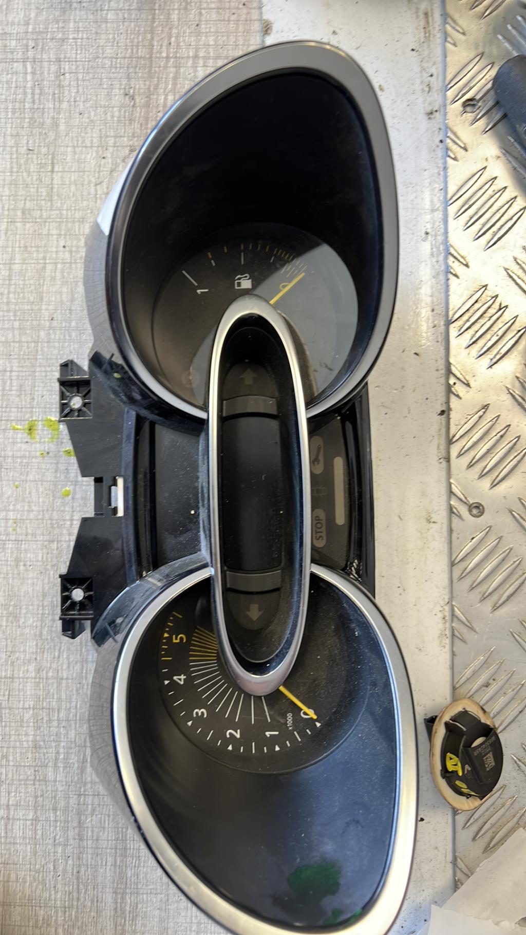 Compteur RENAULT CLIO 4 PHASE 1  - 1