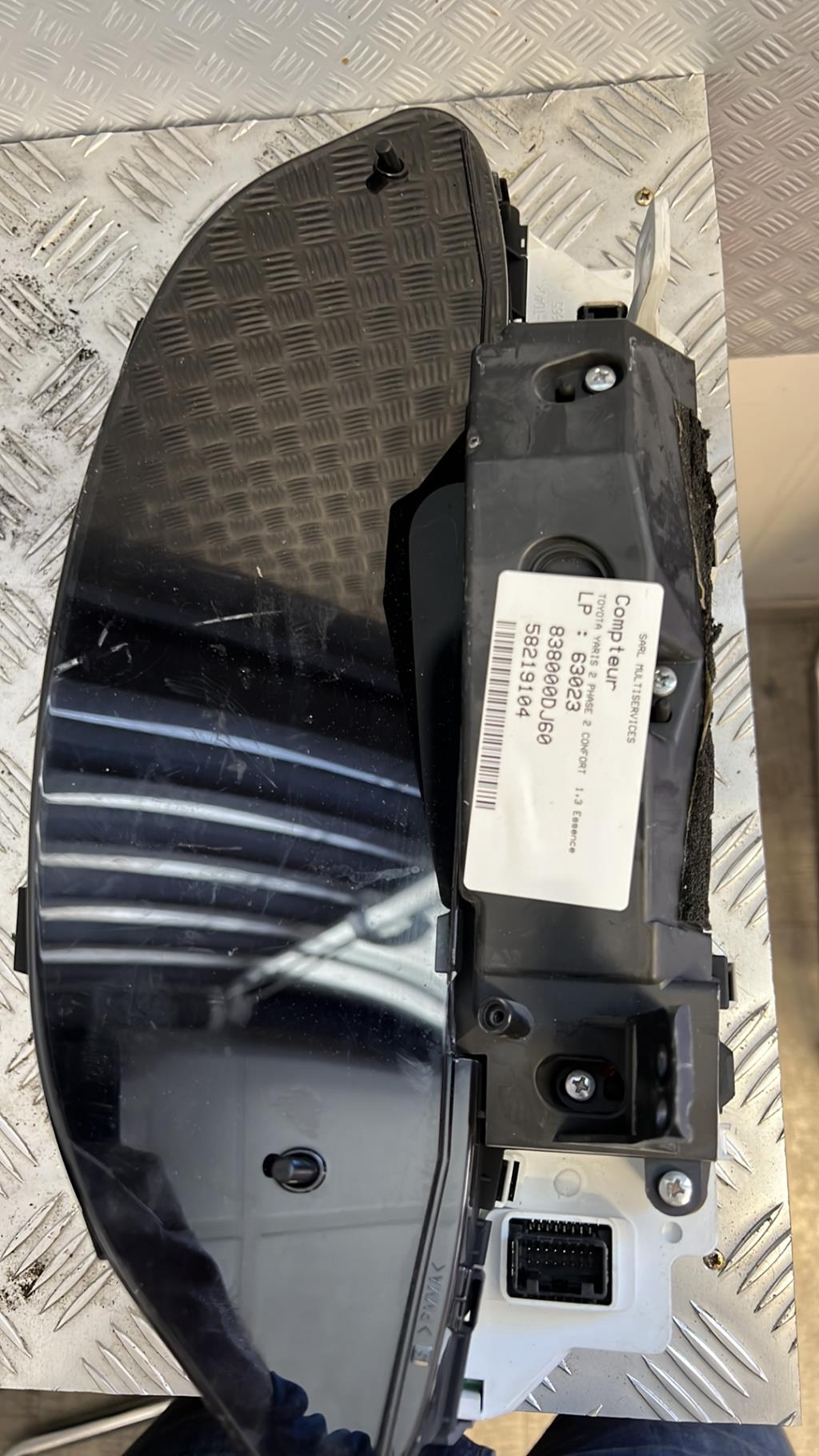 Compteur TOYOTA YARIS 2 PHASE 2 Essence - 1