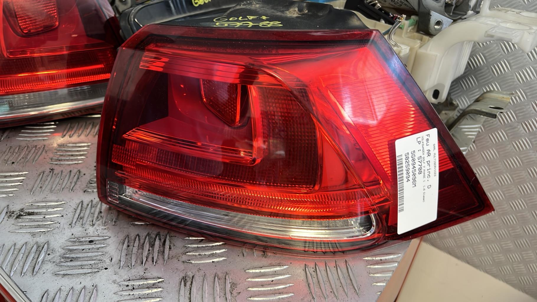 Fanale posteriore principale destro (luci) VOLKSWAGEN GOLF 7 PHASE 1 Diésel - 1