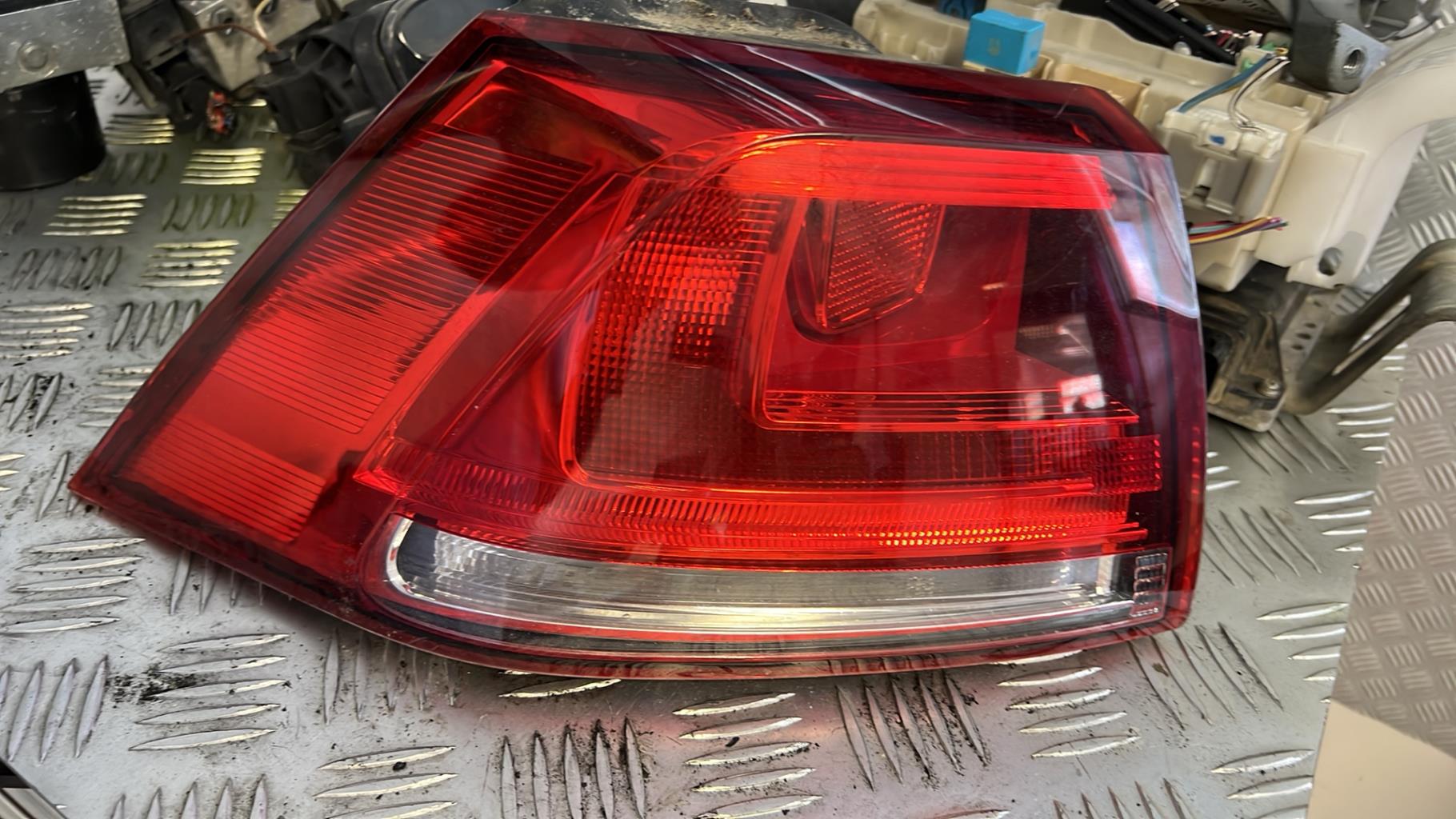 Fanale posteriore principale sinistro (luci) VOLKSWAGEN GOLF 7 PHASE 1 Diésel - 1