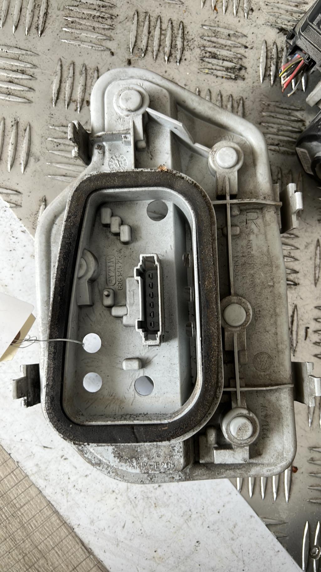 Base portalampade fanale posteriore destro VOLKSWAGEN POLO 4 PHASE 1 Gasolina - 1