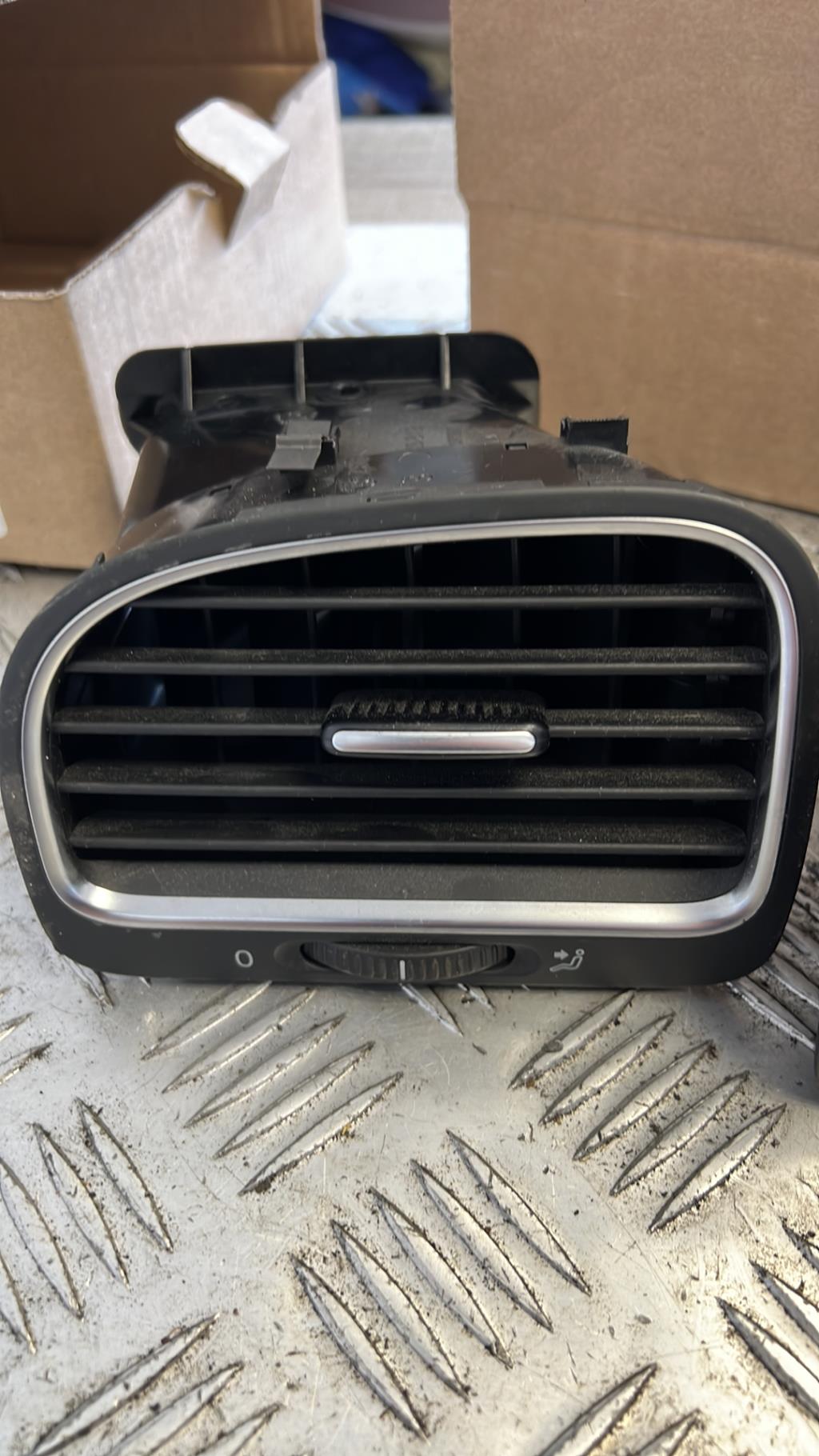 Bocchetta aerazione cruscotto anteriore sinistra VOLKSWAGEN GOLF 6 Diésel - 1