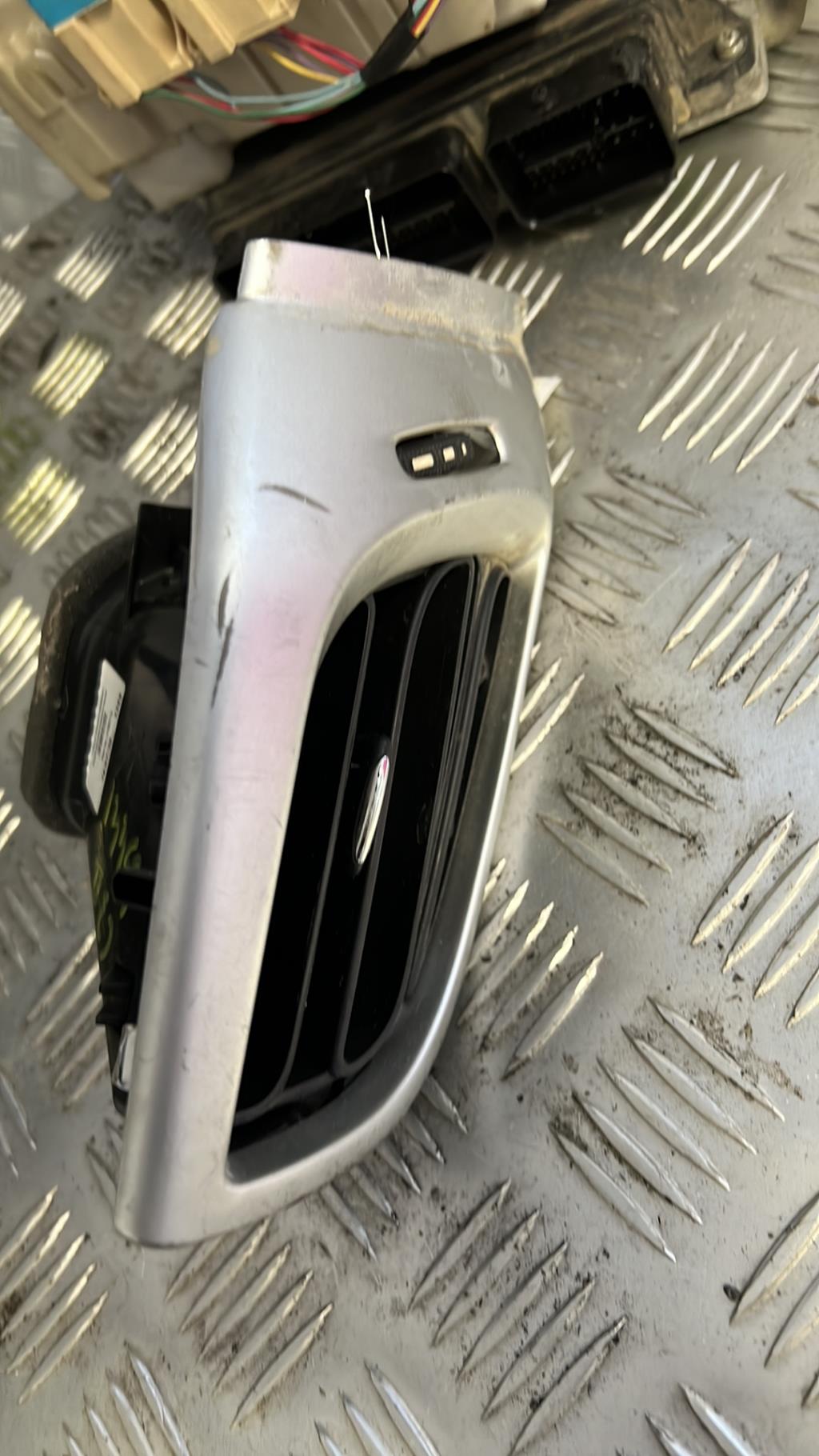 Bocchetta aerazione cruscotto anteriore sinistra CITROEN C3 2 PHASE 1 Diésel - 1