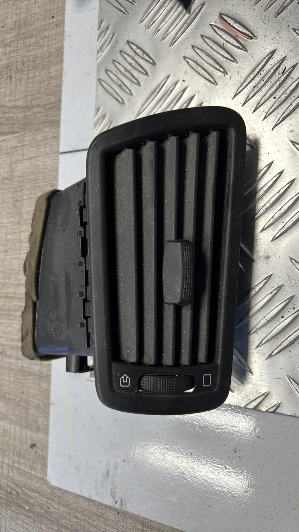 Bocchetta aerazione cruscotto anteriore sinistra CITROEN C8 Diésel - 1